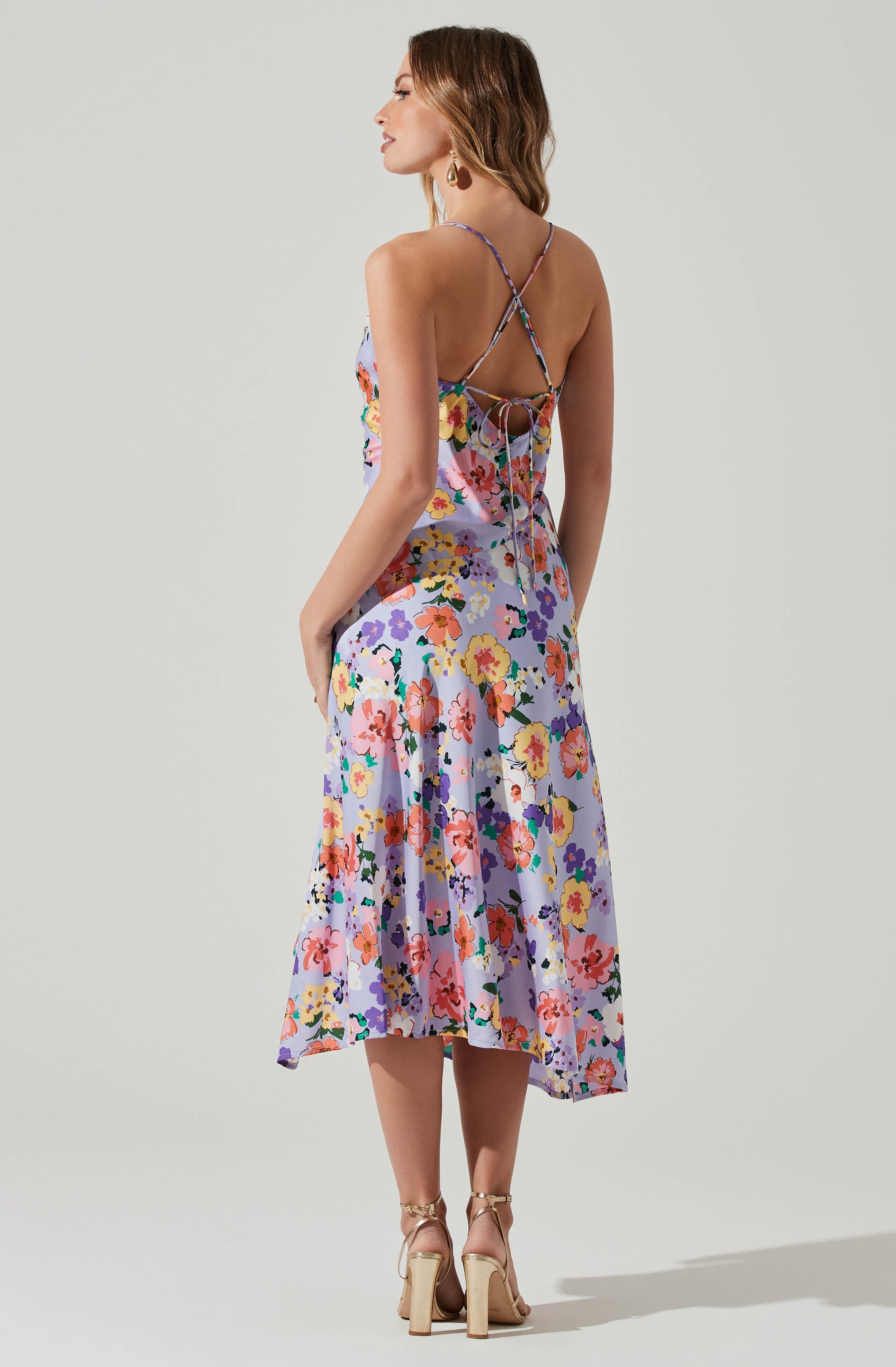 Blue Sweetheart Neck Sheath Dress - Style your holiday ensemble with this charming dress. It comes with a sweetheart neckline that highlights its curves. Pair this dress with a belt and a pair of ankle strap heels.