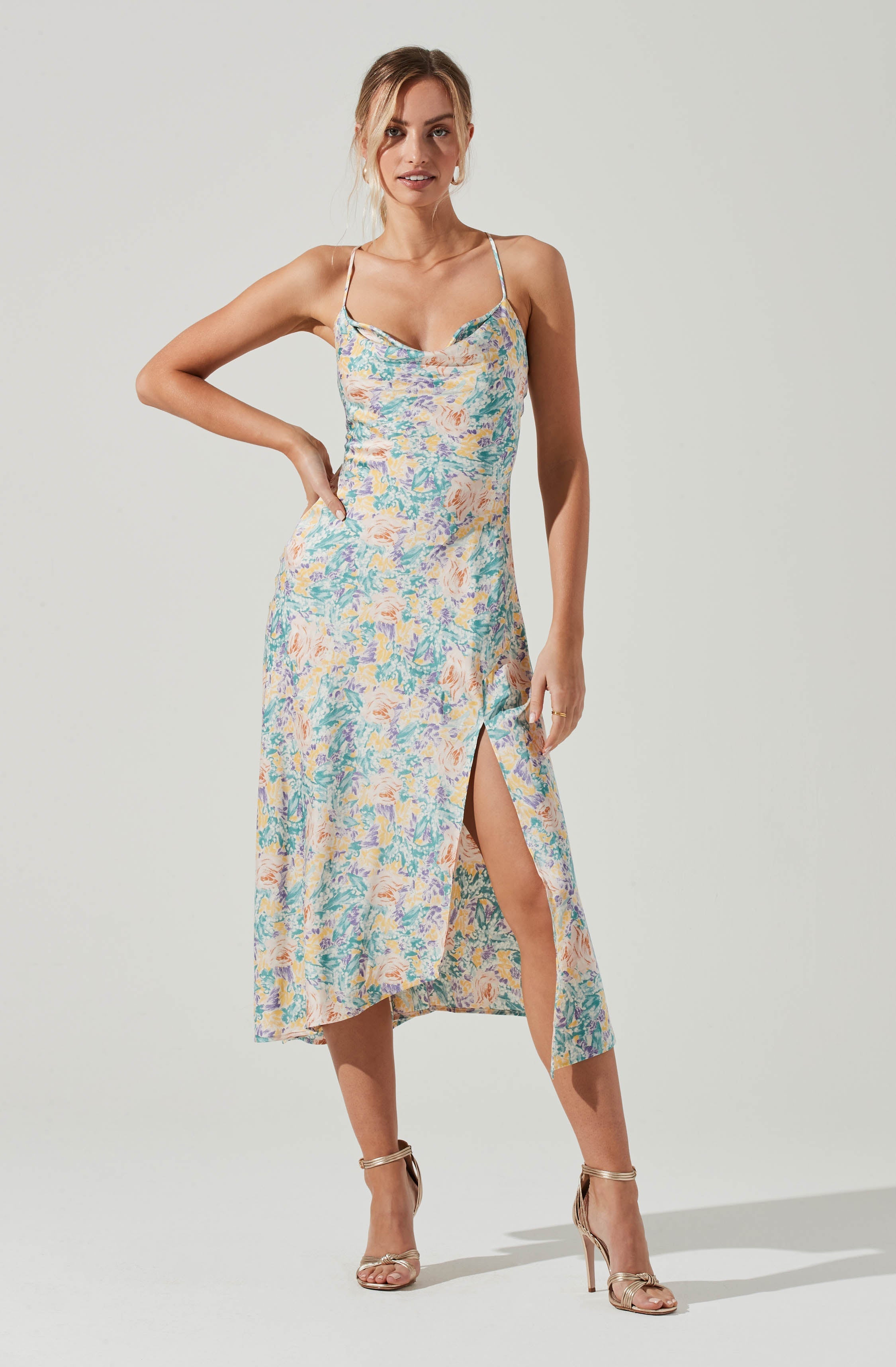 Grey Sweetheart Neck Dress - This dress is a cool option to pull off your holiday look. It showcases a captivating sweetheart neckline.