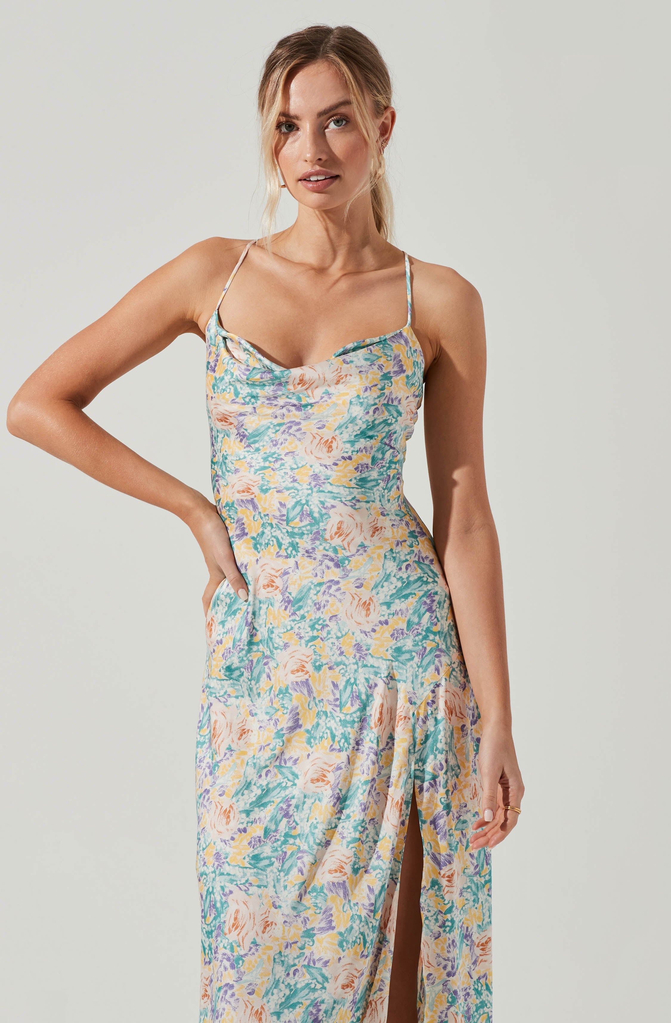 Grey Sweetheart Neck Dress - This dress is a cool option to pull off your holiday look. It showcases a captivating sweetheart neckline.
