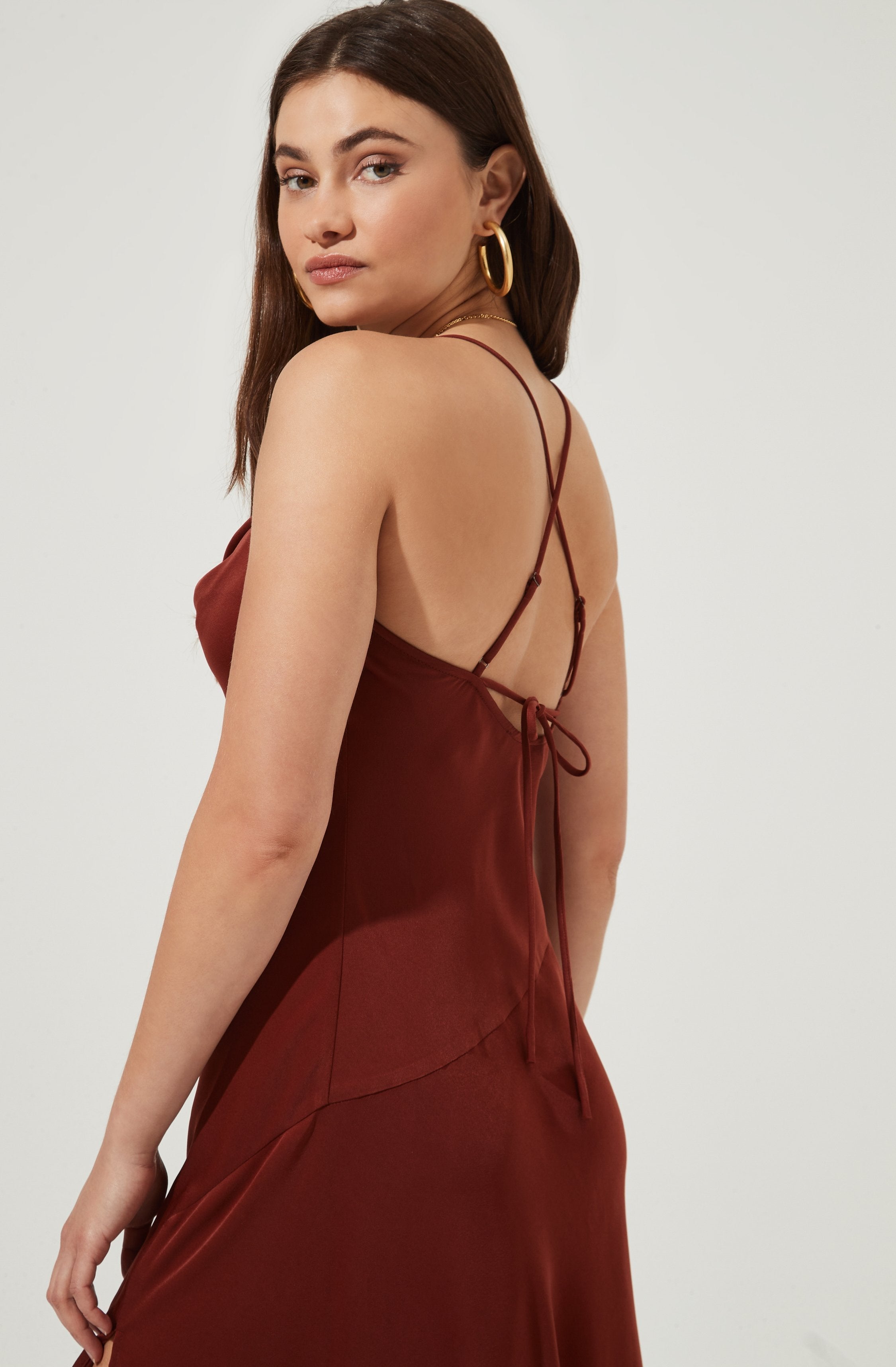3-4Th Sleeve Flare Dress - This retro dress is just what you need to add a bit of color to your wardrobe. It lays emphasis on a round neckline.