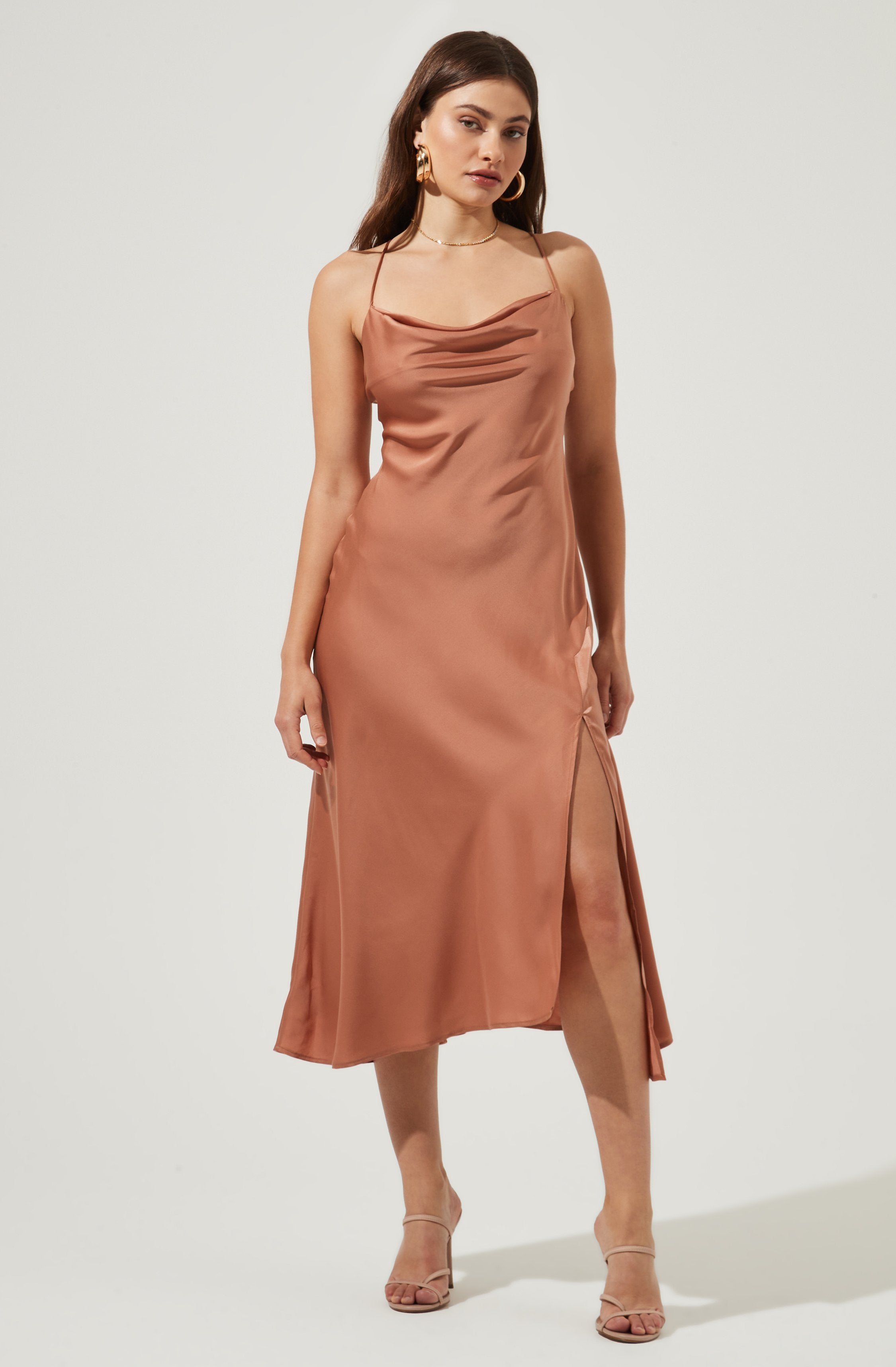 3-4Th Sleeve Flare Dress - This retro dress is just what you need to add a bit of color to your wardrobe. It lays emphasis on a round neckline.