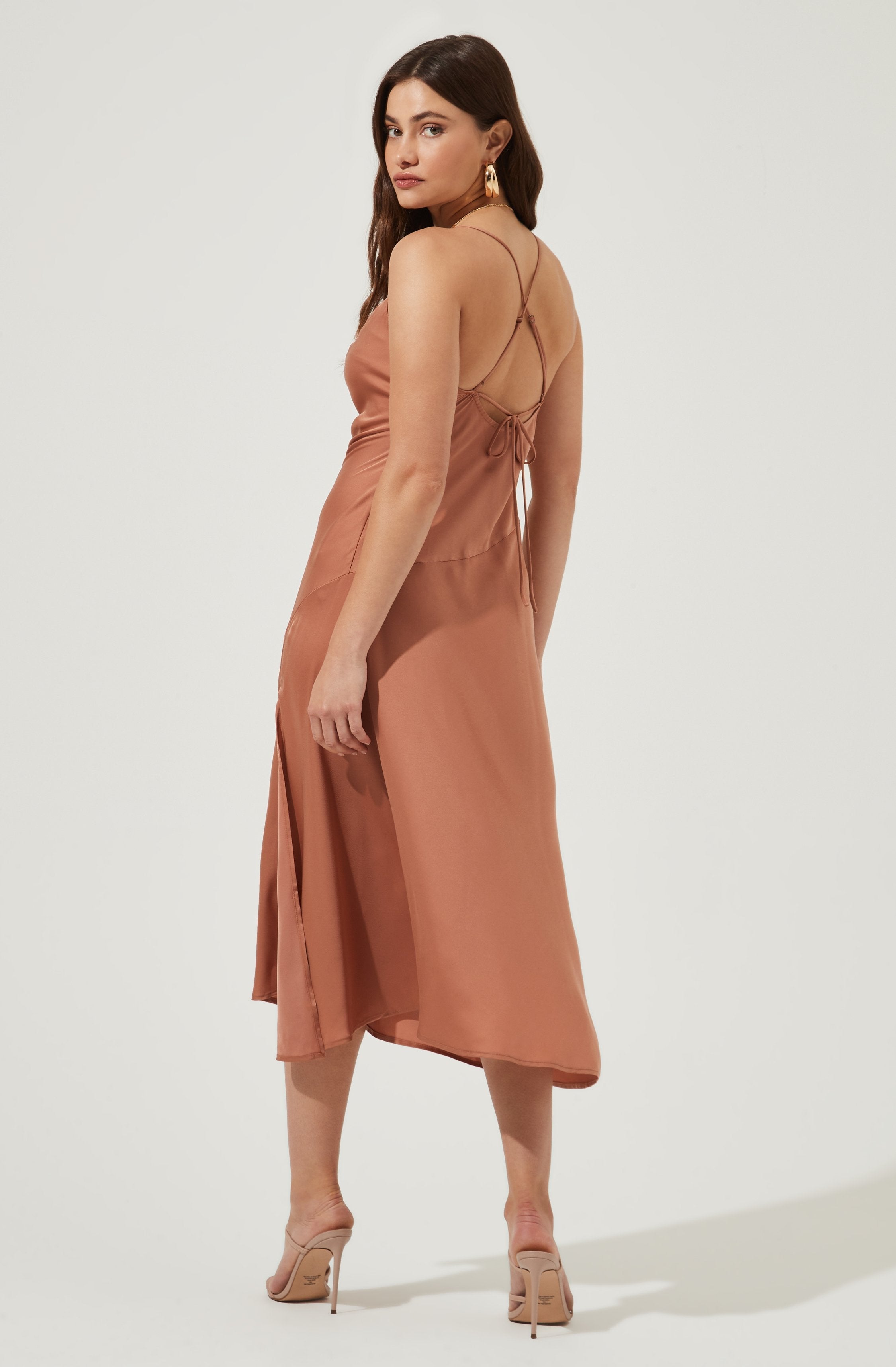 3-4Th Sleeve Flare Dress - This retro dress is just what you need to add a bit of color to your wardrobe. It lays emphasis on a round neckline.