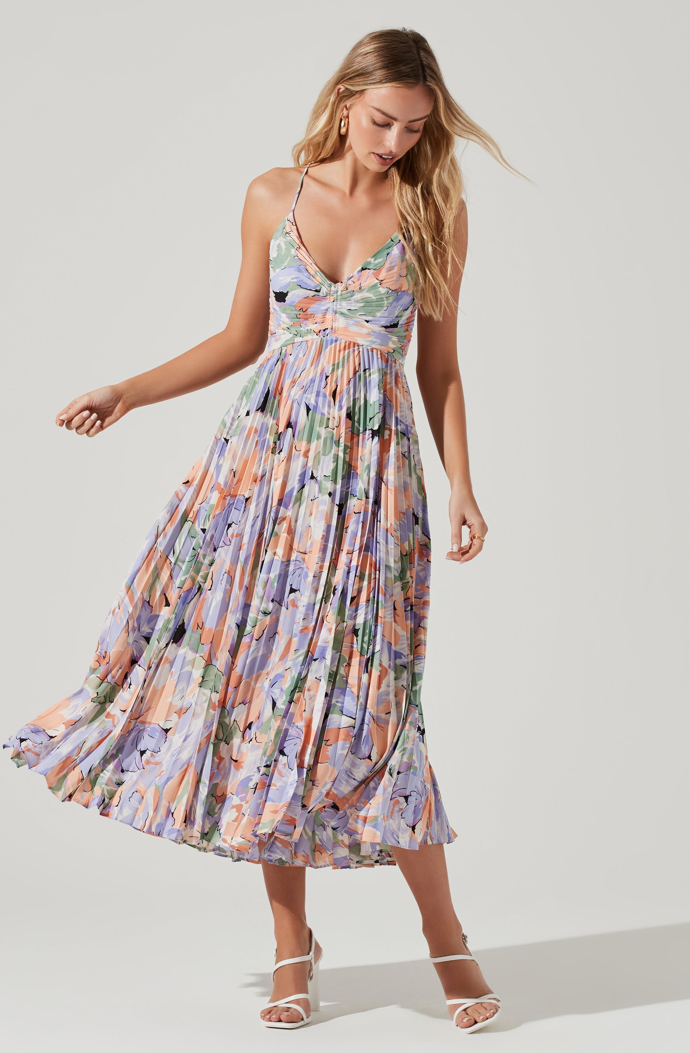 Sweetheart Neck Flare Dress - This dress is a cool option to pull off your holiday look. It flaunts a captivating sweetheart neckline.