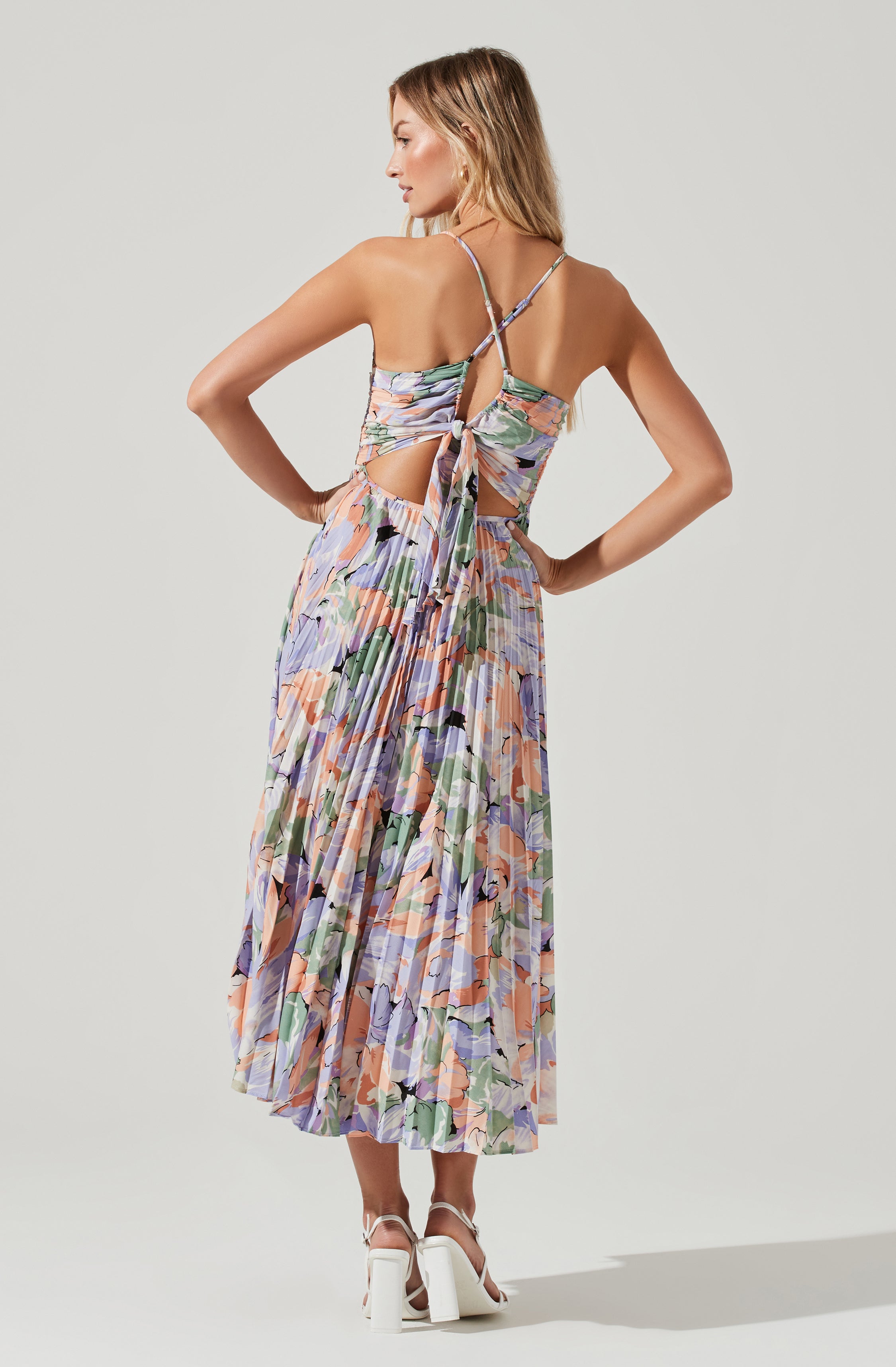 Sweetheart Neck Flare Dress - This dress is a cool option to pull off your holiday look. It flaunts a captivating sweetheart neckline.
