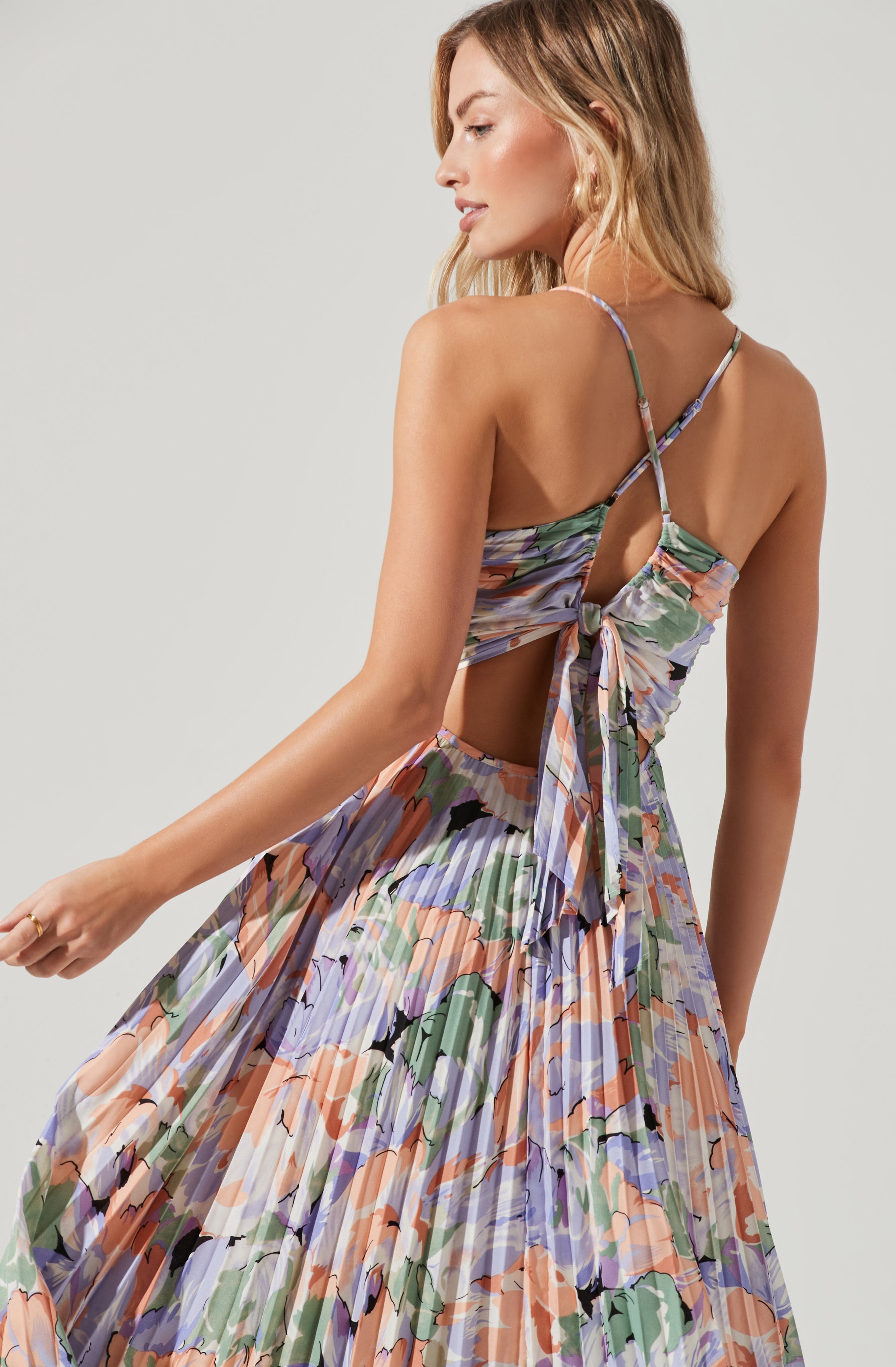 Sweetheart Neck Flare Dress - This dress is a cool option to pull off your holiday look. It flaunts a captivating sweetheart neckline.