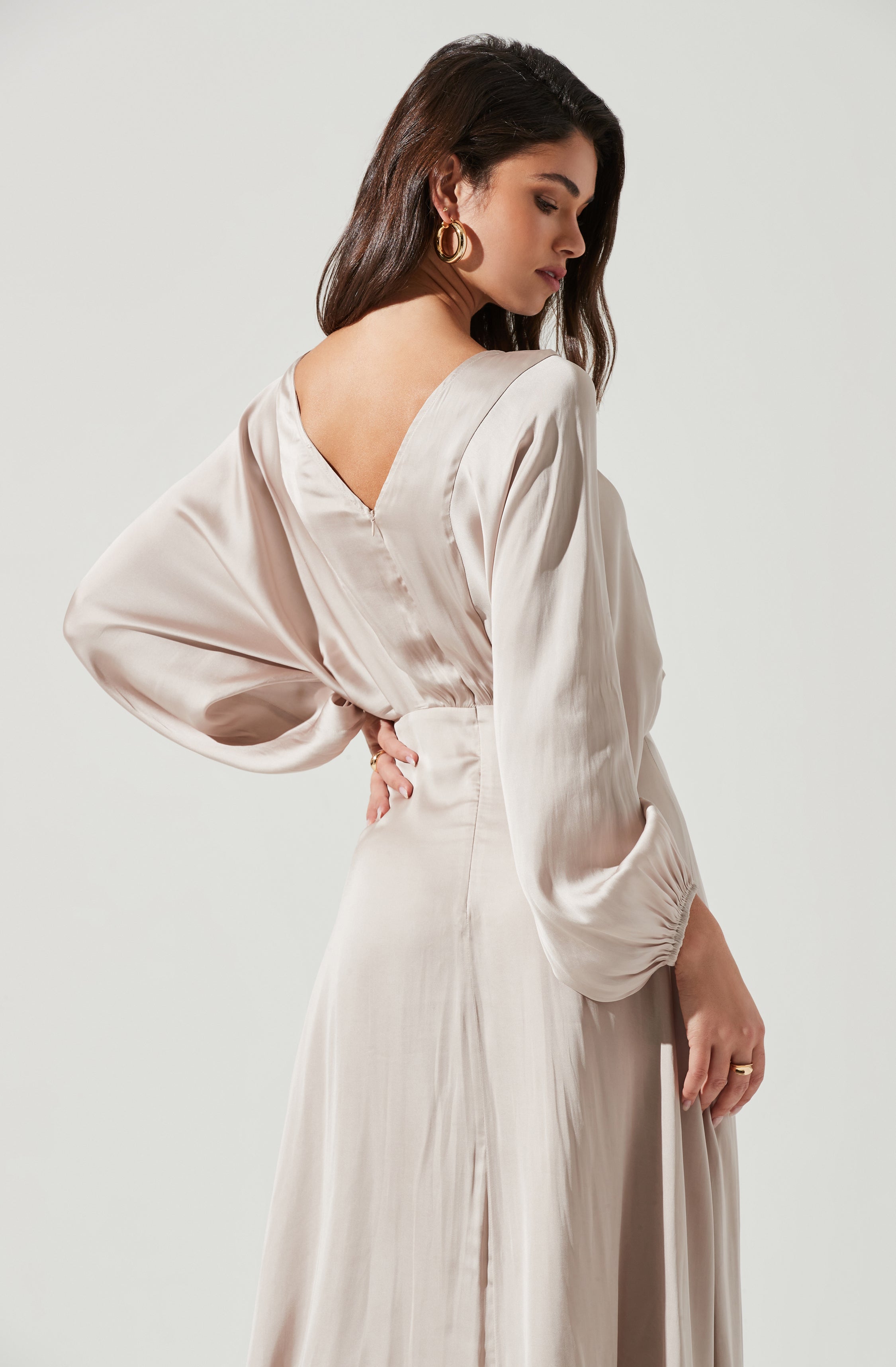 Long Sleeve Flare Dress - This dress is surely one of the more fashion forward options for your wardrobe. It comes with a slender highneck.