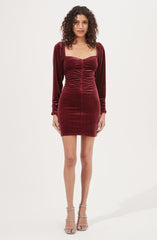 Red Sweetheart Neck Sheath Dress - This dress offers all the glitz and glamor you'll ever need for those party nights. It lays emphasis on a captivating sweetheart neckline. Team this one with a scarf and a bucket bag for a trendy look.