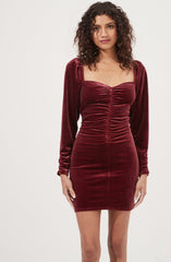 Red Sweetheart Neck Sheath Dress - This dress offers all the glitz and glamor you'll ever need for those party nights. It lays emphasis on a captivating sweetheart neckline. Team this one with a scarf and a bucket bag for a trendy look.