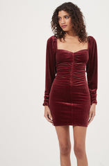 Red Sweetheart Neck Sheath Dress - This dress offers all the glitz and glamor you'll ever need for those party nights. It lays emphasis on a captivating sweetheart neckline. Team this one with a scarf and a bucket bag for a trendy look.
