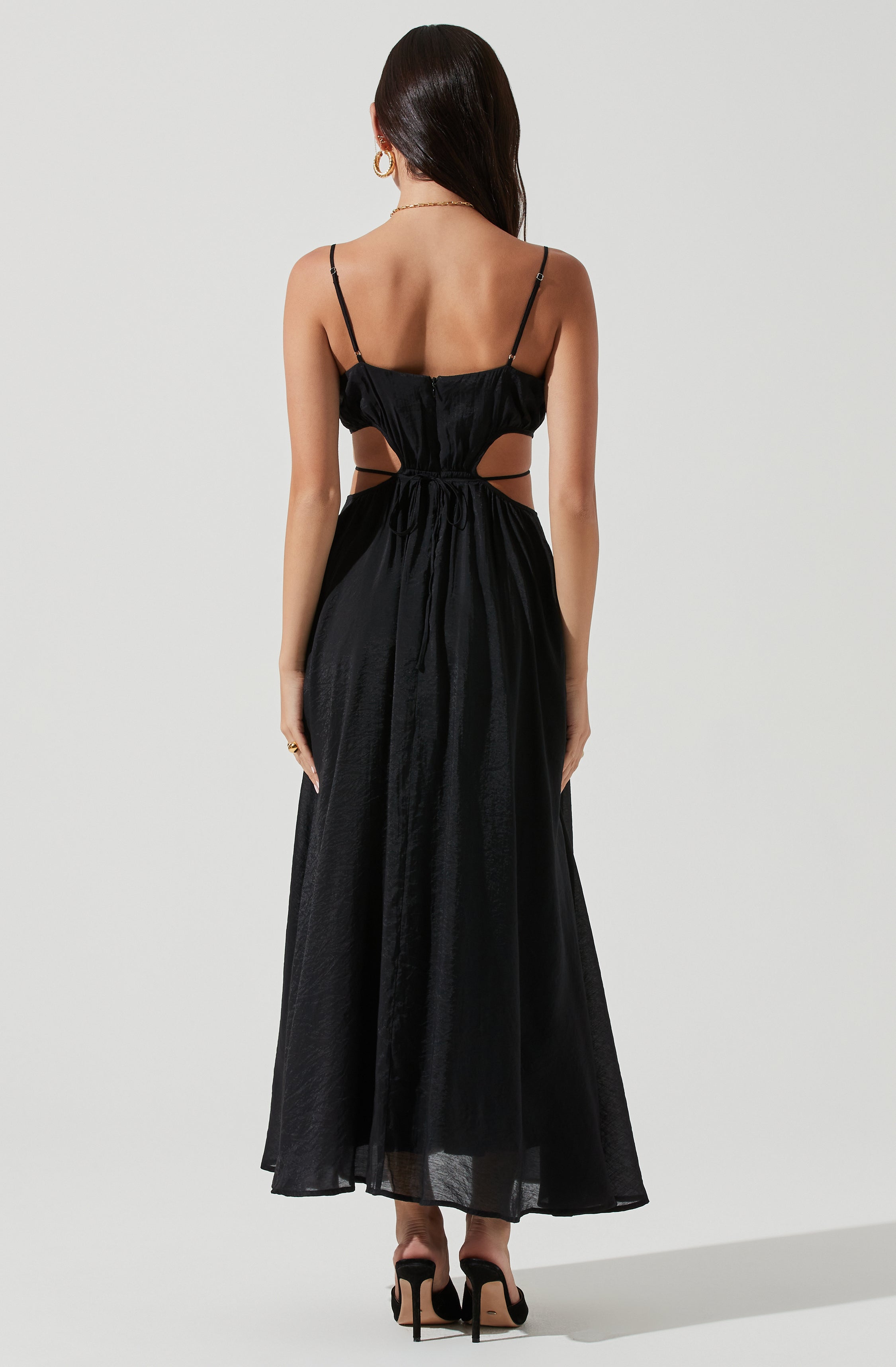 Square Neck Flare Dress - This dress is bold, retro, and fashionable, making it a must-have. It showcases a neatly tailored square neckline.