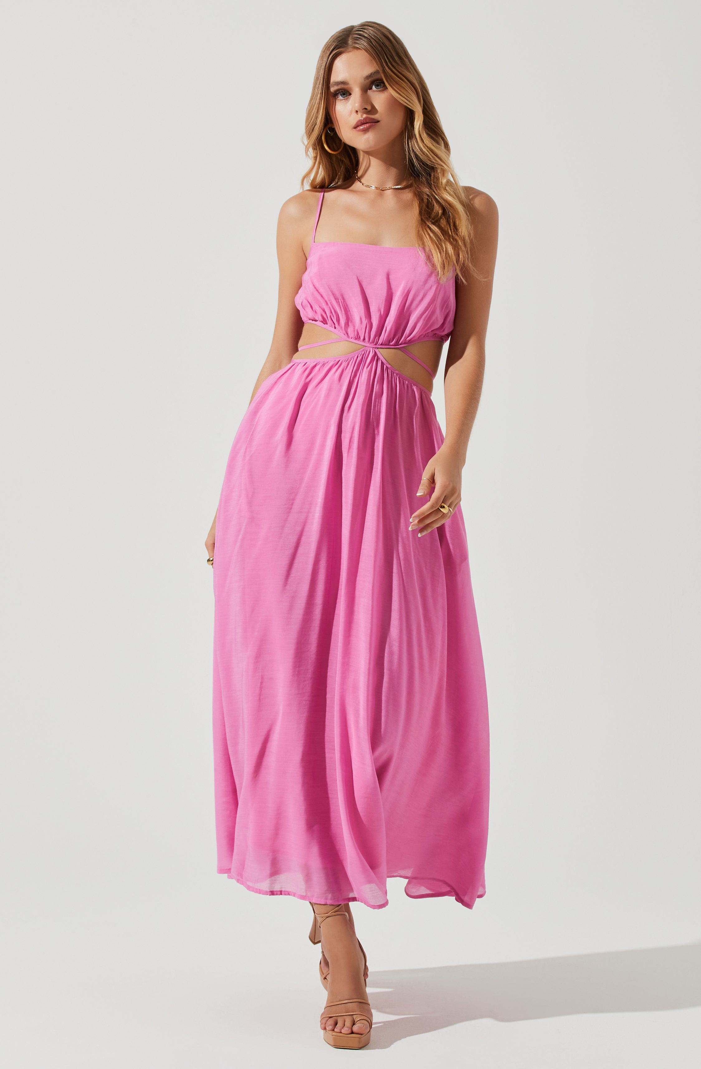 Sleeveless Flare Dress - This dress is surely one of the more fashion forward options for your wardrobe. It flaunts a captivating sweetheart neckline.