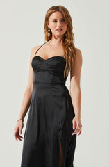 Black Sweetheart Neck Sheath Dress - Keep the spotlight on you throughout the party, with this gorgeous piece. It features a captivating sweetheart neckline. Style this dress with a pair of sandals and a handbag.