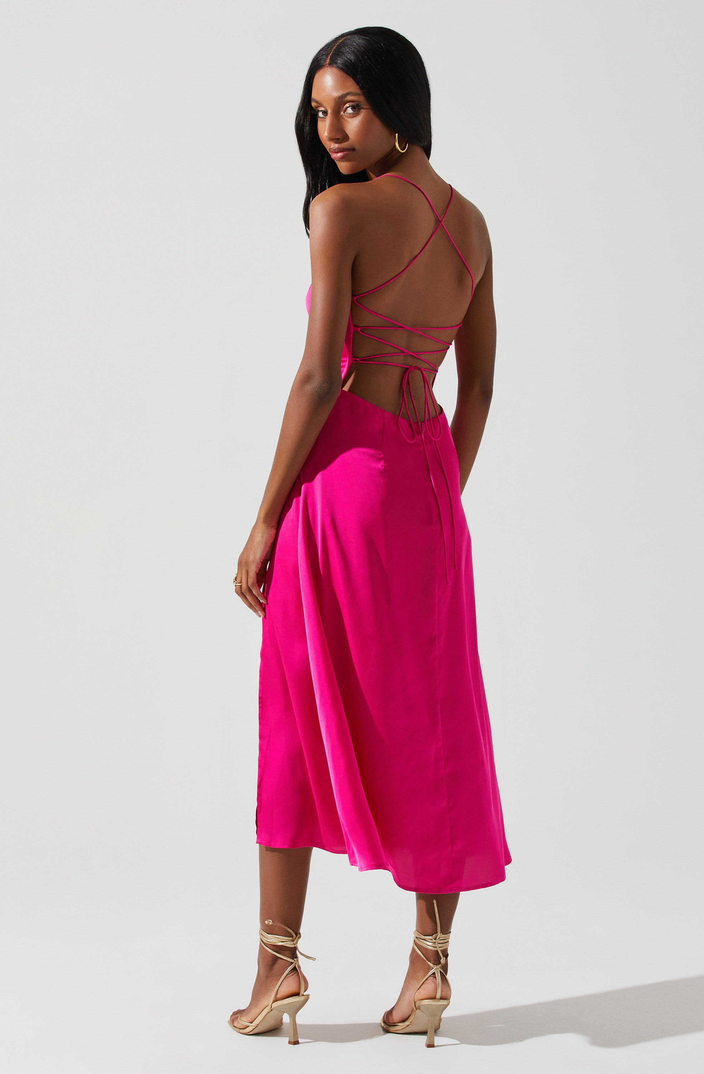 Sweetheart Neck Sheath Dress - This dress offers all the glitz and glamor you'll ever need for those party nights. It features an enticing sweetheart neckline. Put together an elegant look, wearing this dress with a pair of pumps and accessorizing with a shoulder bag.