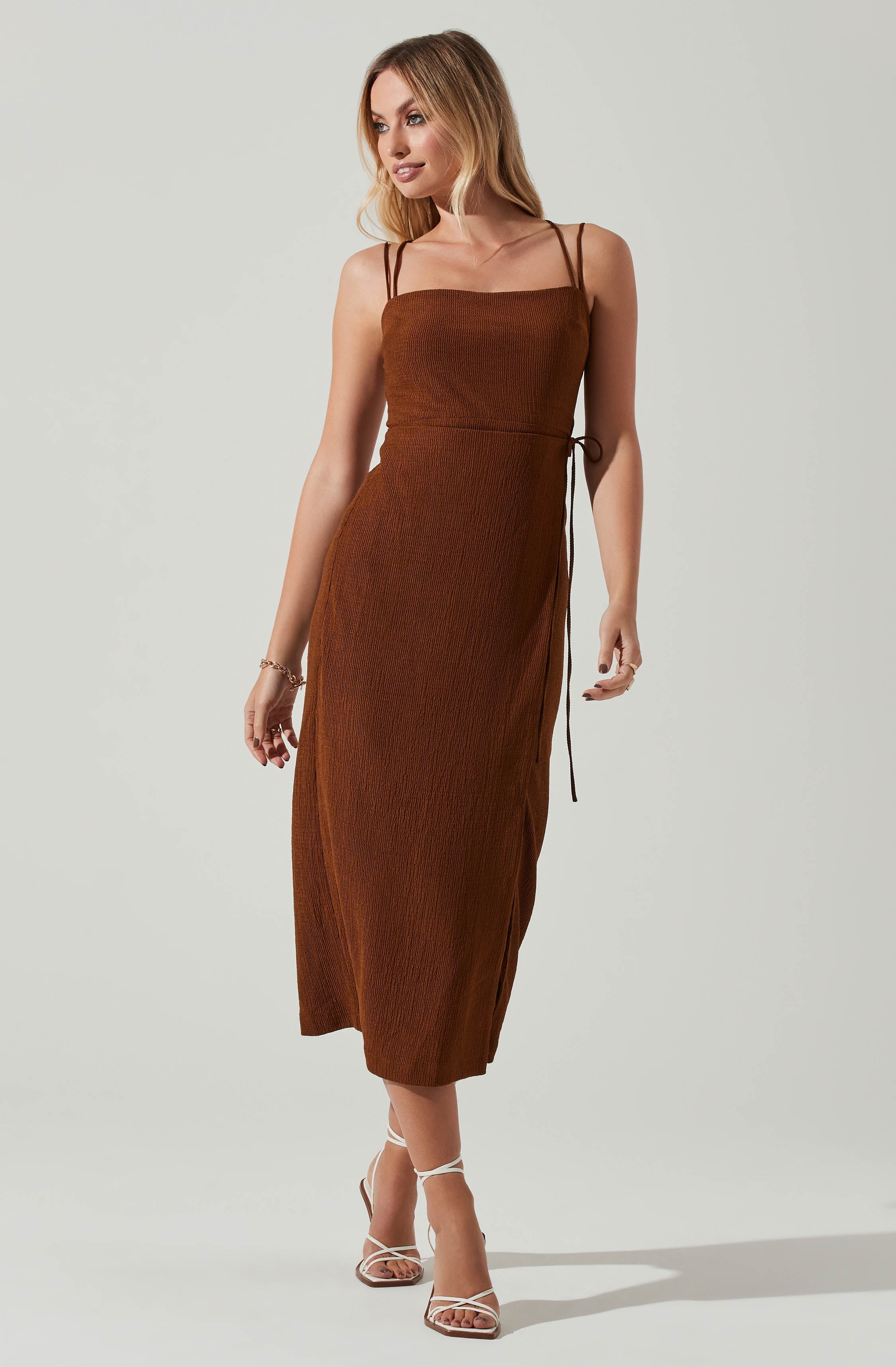 Brown Sheath Dress - This dress is surely one of the more fashion forward options for your wardrobe. It flaunts a squared neckline. This dress goes well with a pair of suede pumps and an envelope clutch.