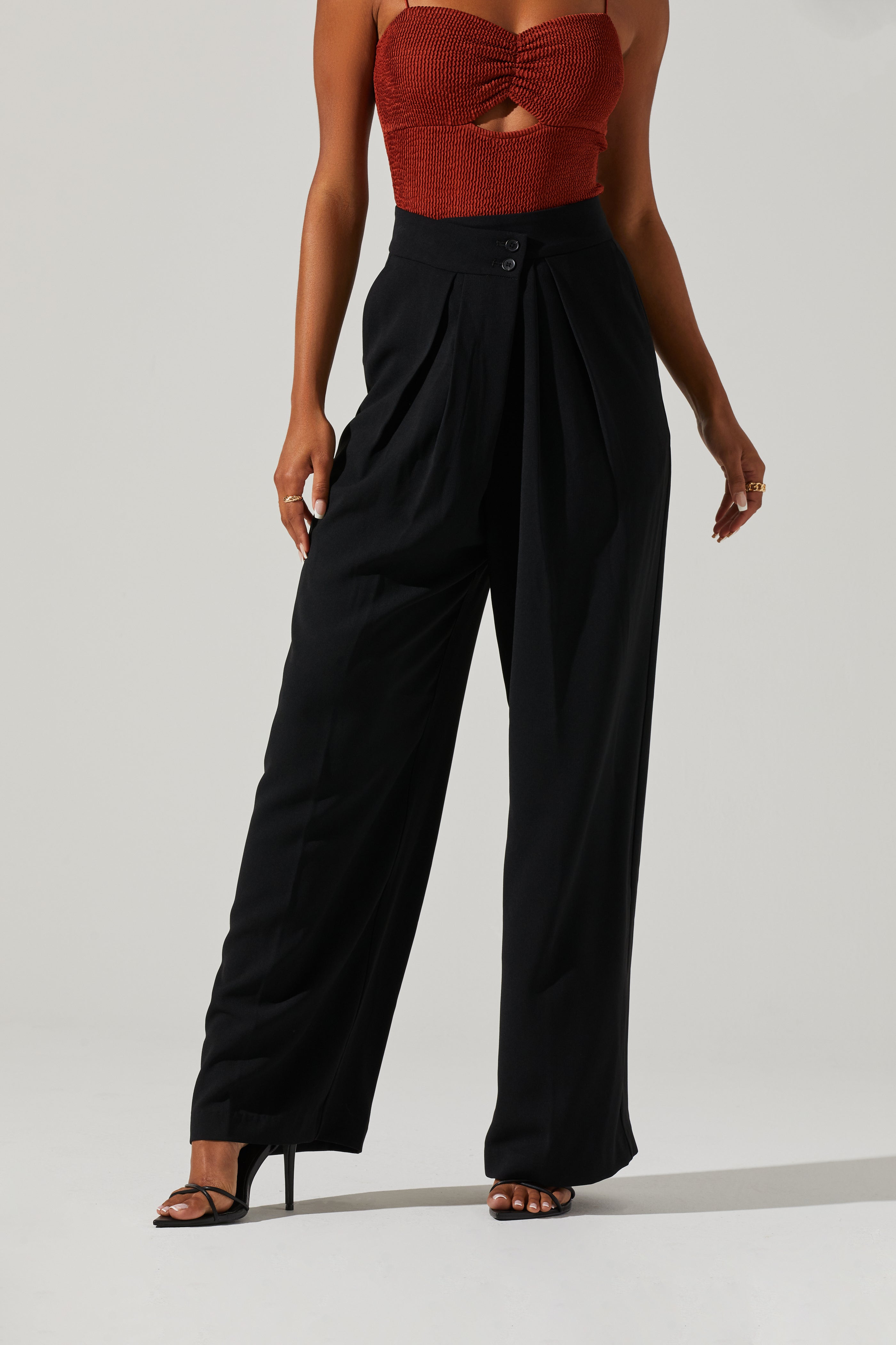 Black Wide Leg Wide Leg - This is a fashionable piece that easily goes from morning coffee to post-work happy hour. It flaunts a stylishly wide fit.