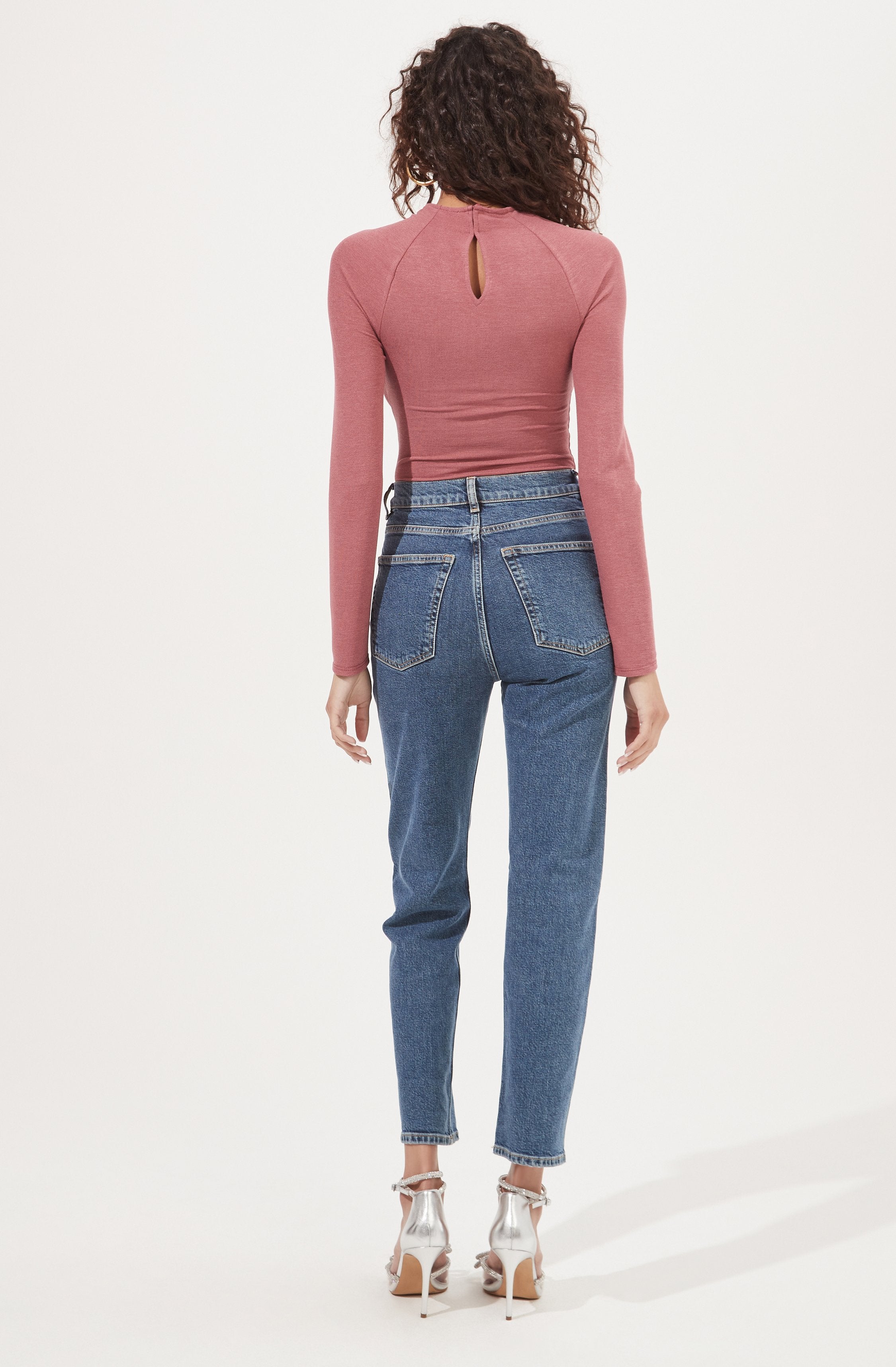 Sweetheart Neck Blouse - This blouse effortlessly takes you from day to night, without compromising on style. It emphasizes a captivating sweetheart neckline. Team it up with loose ripped jeans and a blazer.