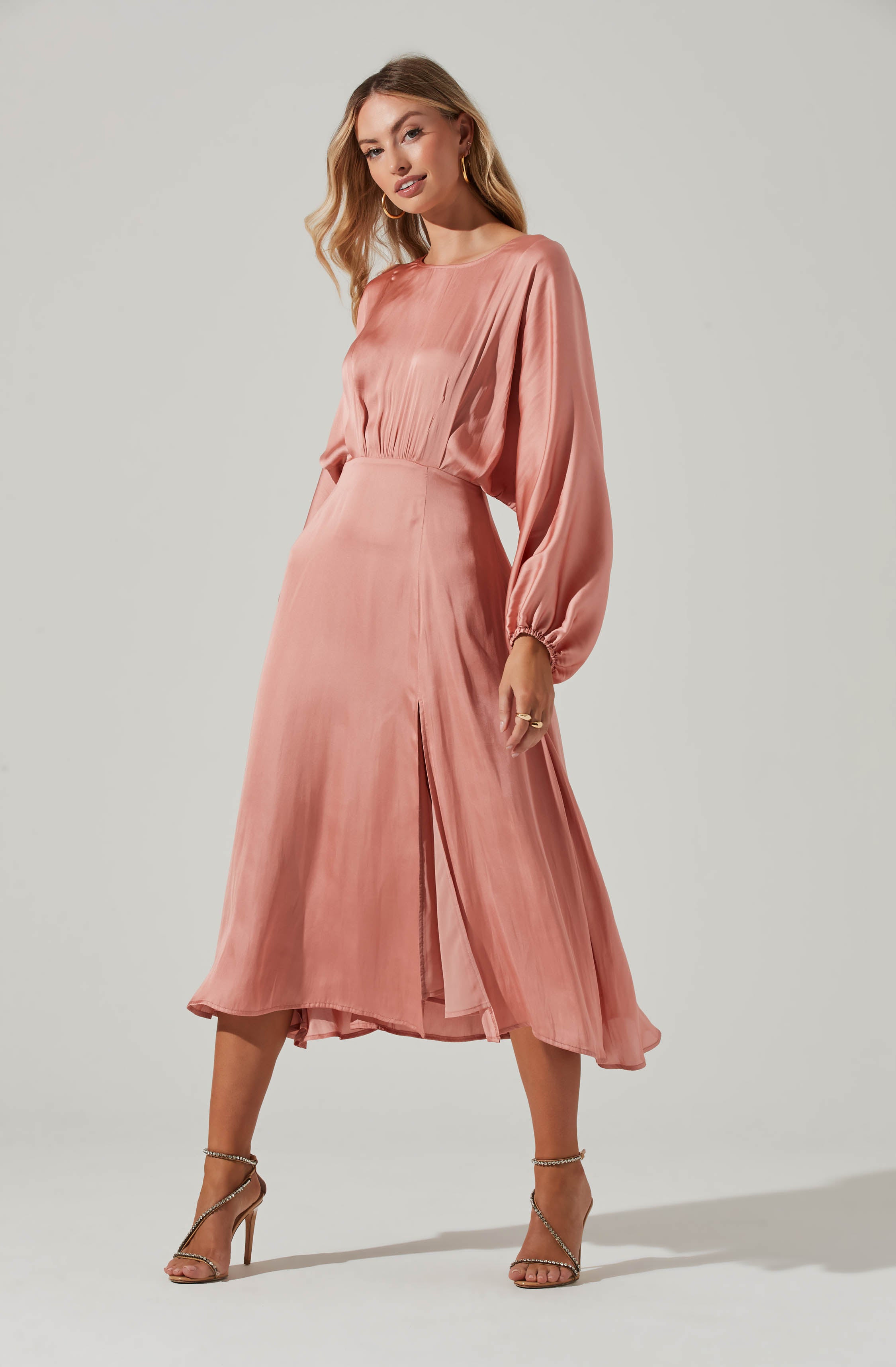 Pink Crewneck Mermaid Dress - This dress is ideal for a summer brunch. It lays emphasis on a round neckline. This dress goes really well with stilettos and a stole.