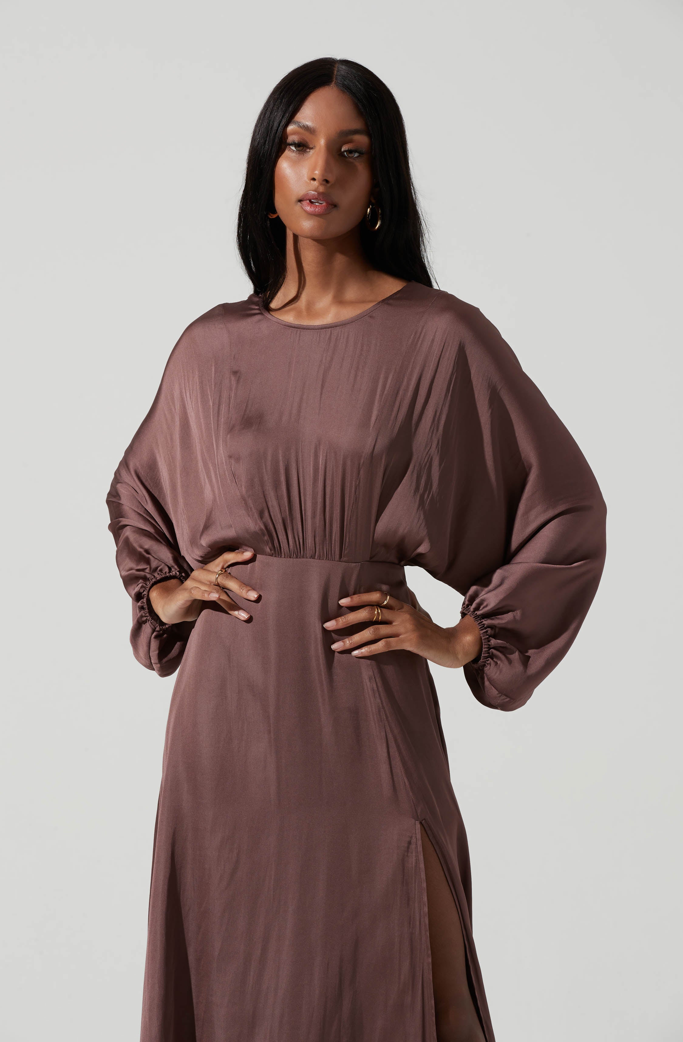Brown Crewneck Dress - Brunch is all about dressing light without compromising on style, and this dress achieves both of those. It flaunts a round neckline.
