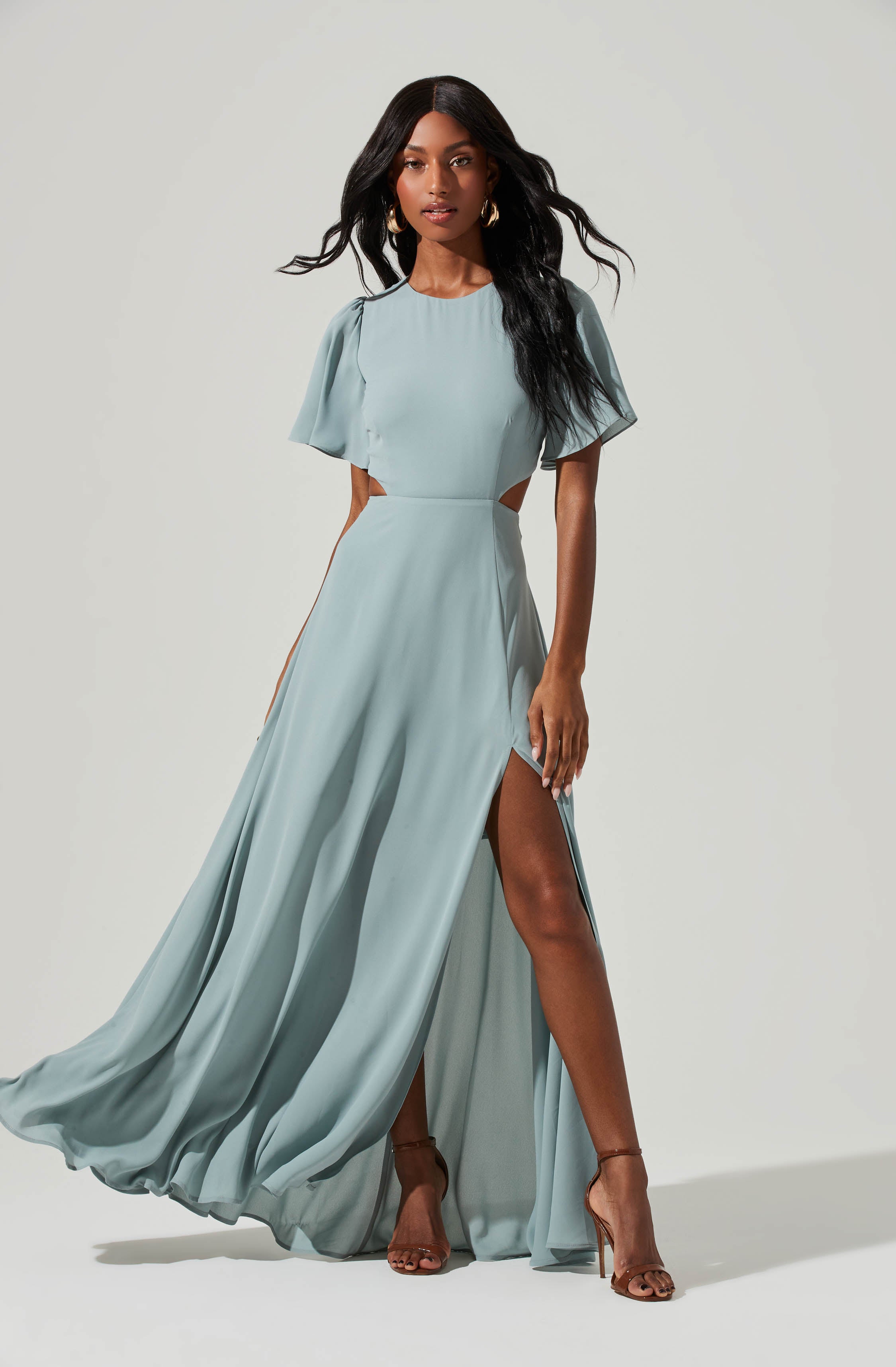 Grey Crewneck Dress - This dress is ideal for a summer brunch. It emphasizes a crew neck.