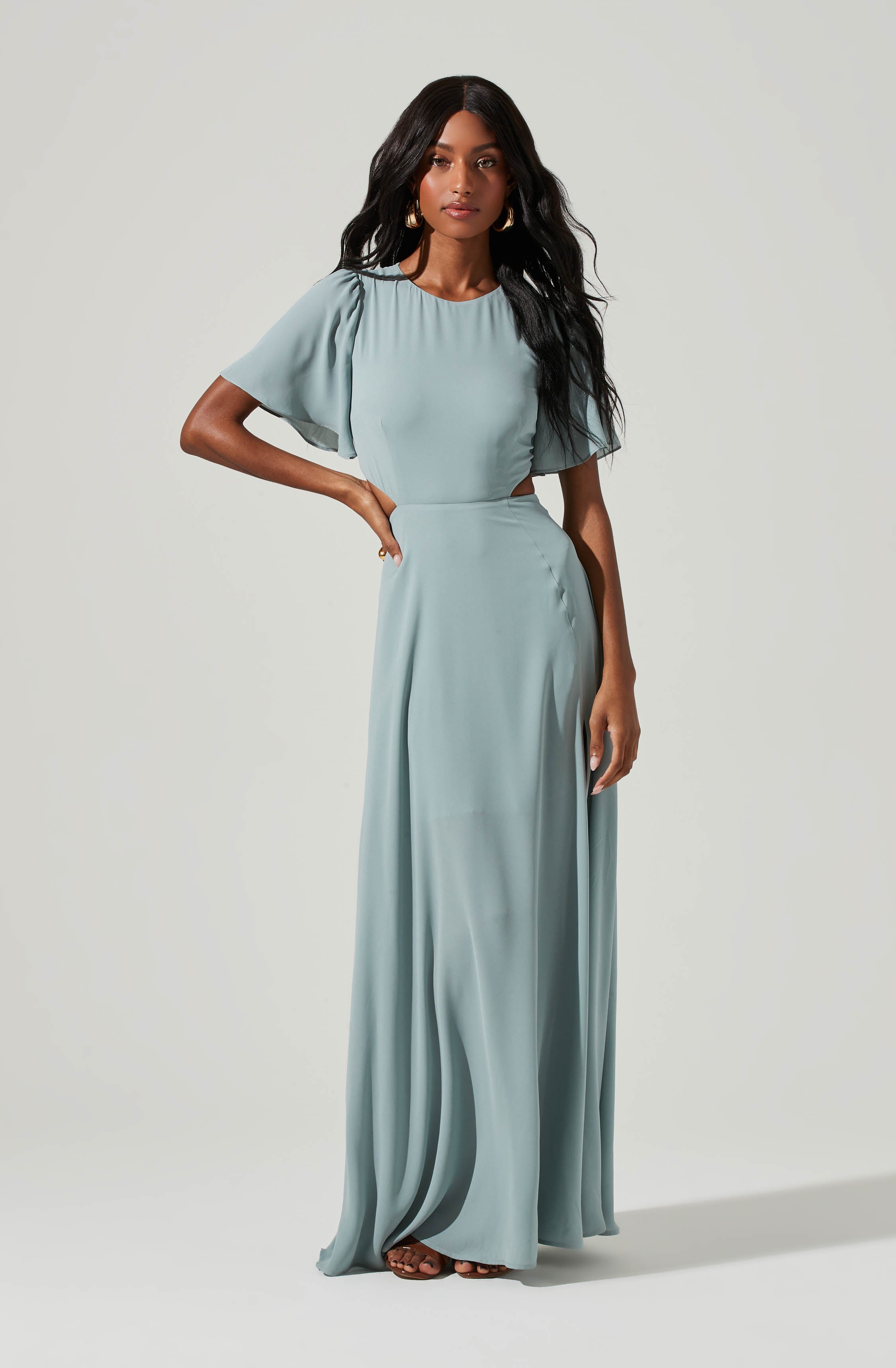 Grey Crewneck Dress - This dress is ideal for a summer brunch. It emphasizes a crew neck.