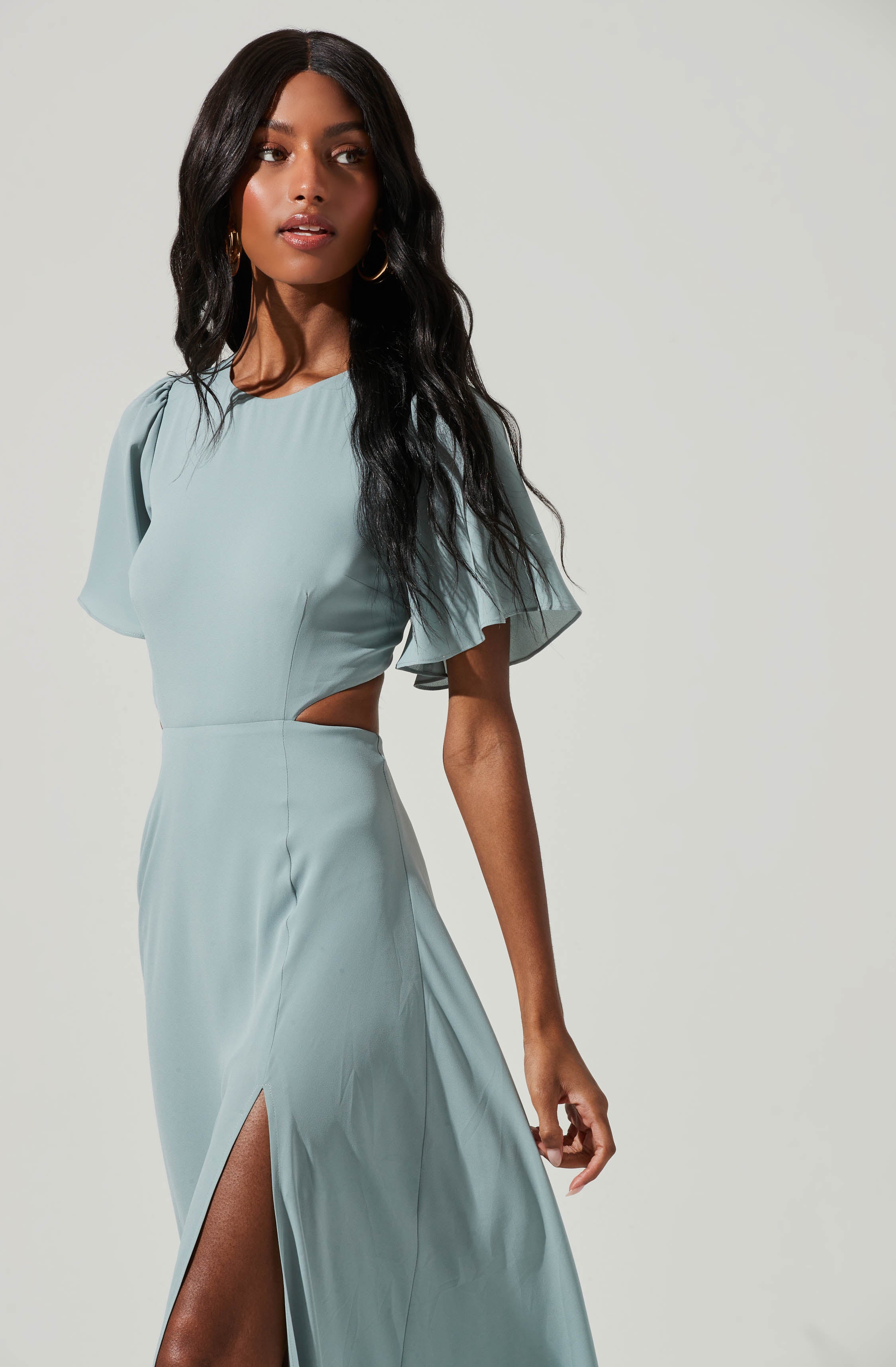 Grey Crewneck Dress - This dress is ideal for a summer brunch. It emphasizes a crew neck.