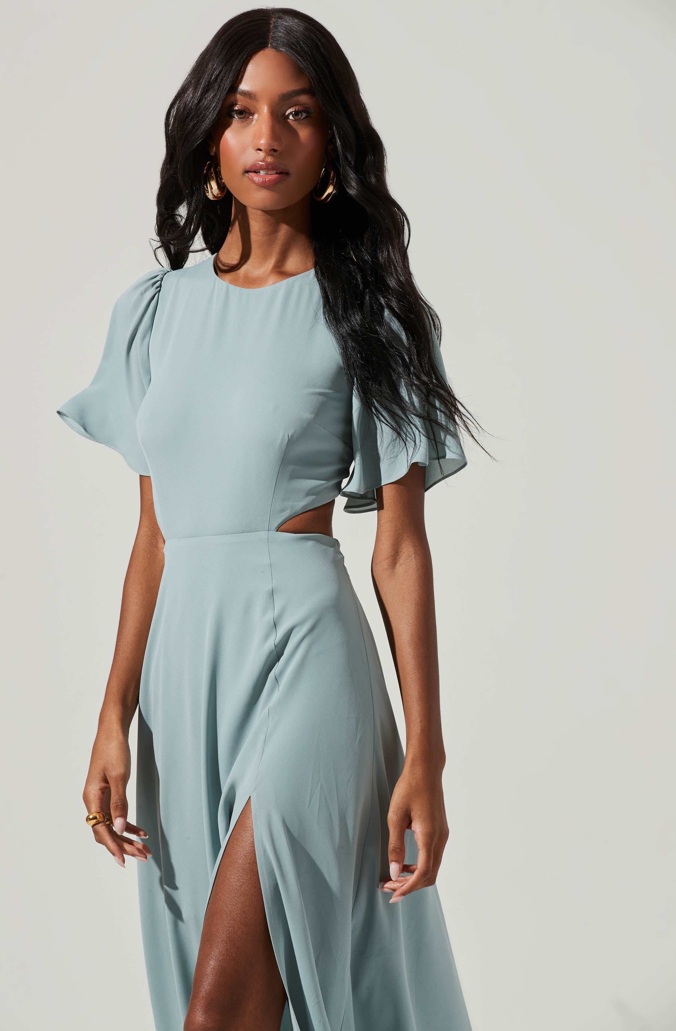 Grey Crewneck Dress - This dress is ideal for a summer brunch. It emphasizes a crew neck.