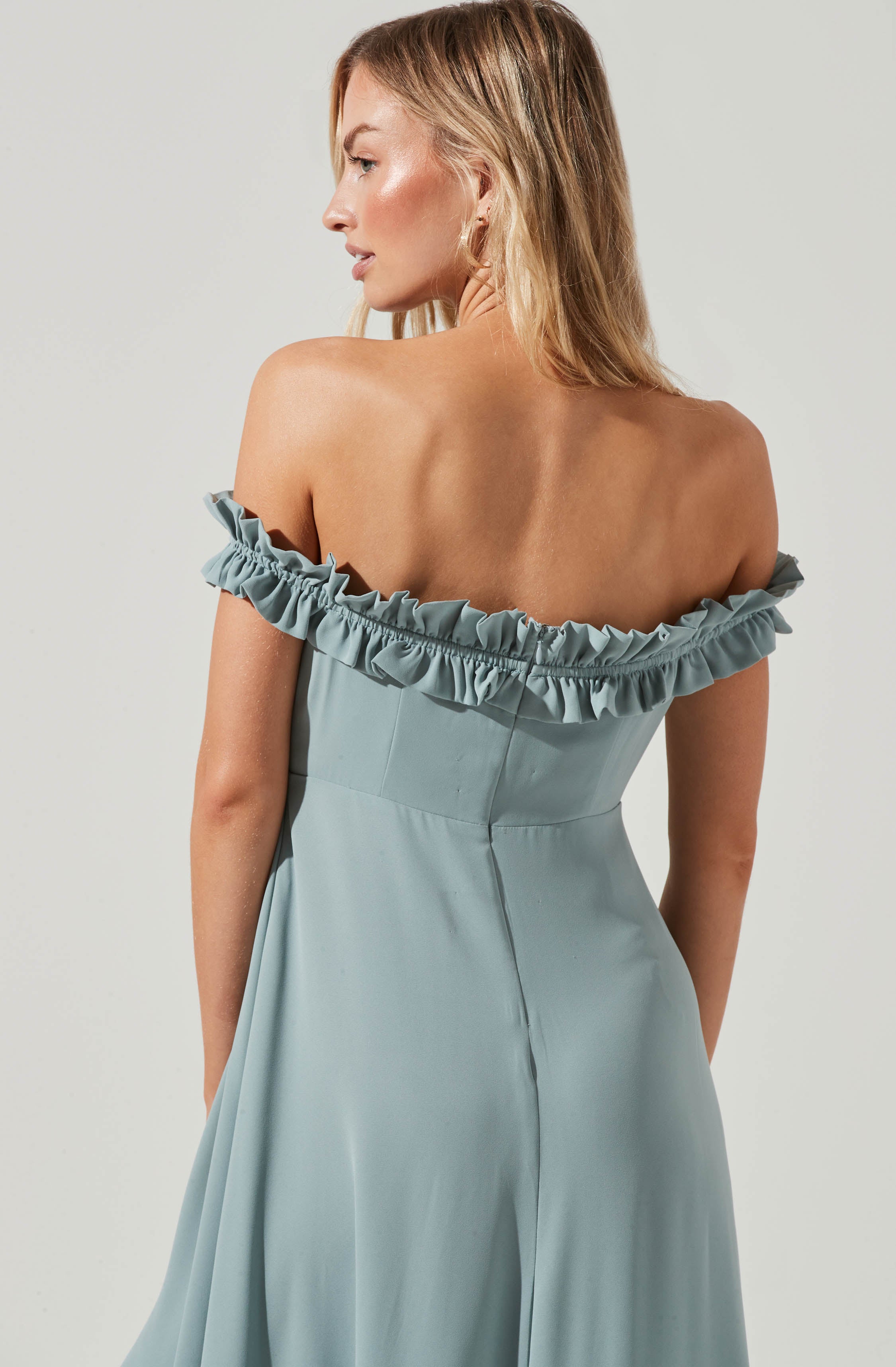 Grey Off-Shoulder Flare Dress - This dress is surely one of the more fashion forward options for your wardrobe. It flaunts an entrancing off-shoulder neckline.