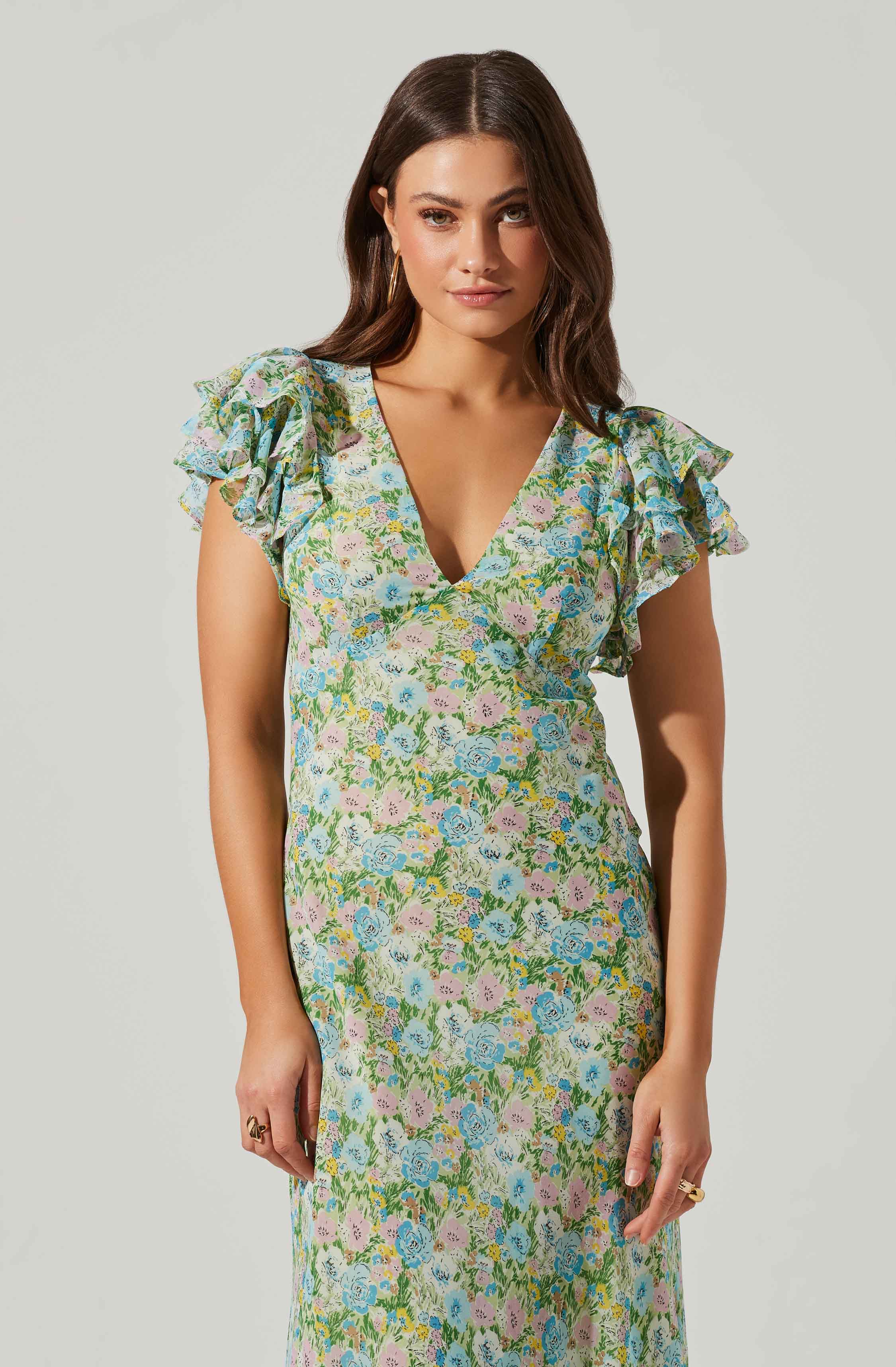 Shorts Sleeve Sheath Dress - Sheath dresses are great, but this retro sheath is beyond cool. It flaunts a round neckline. Team this one with a scarf and a bucket bag for a trendy look.