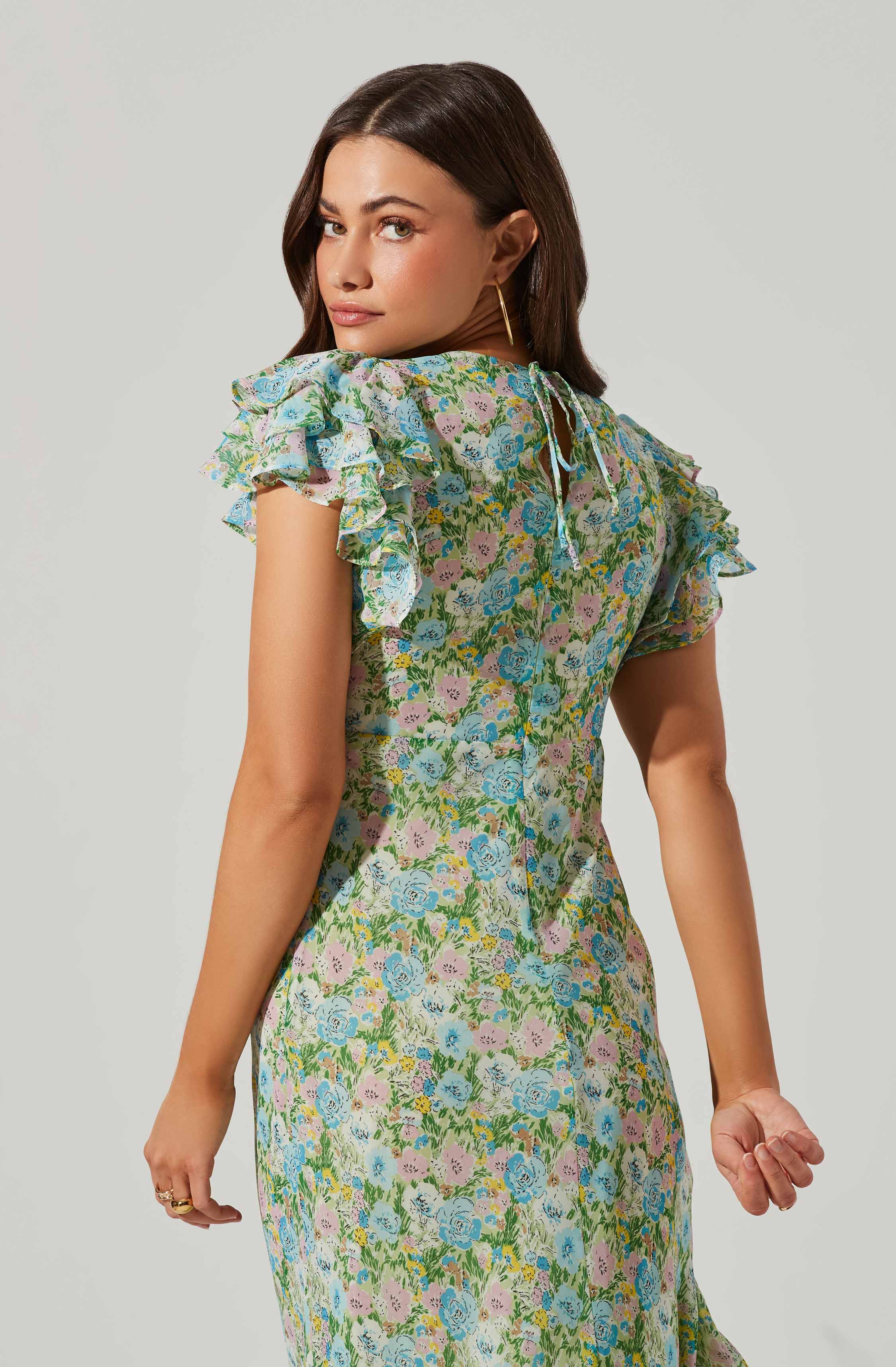 Shorts Sleeve Sheath Dress - Sheath dresses are great, but this retro sheath is beyond cool. It flaunts a round neckline. Team this one with a scarf and a bucket bag for a trendy look.