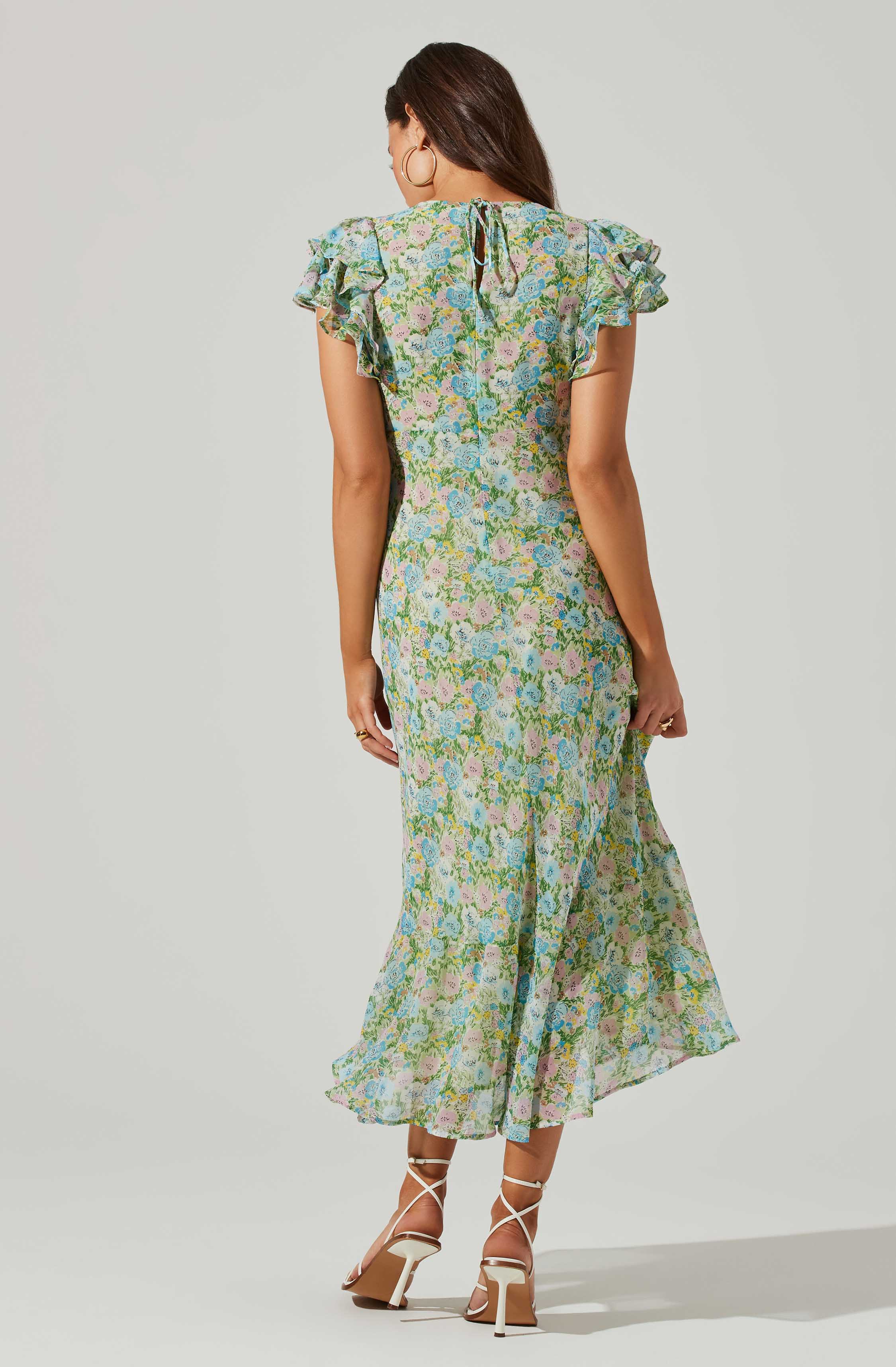Shorts Sleeve Sheath Dress - Sheath dresses are great, but this retro sheath is beyond cool. It flaunts a round neckline. Team this one with a scarf and a bucket bag for a trendy look.