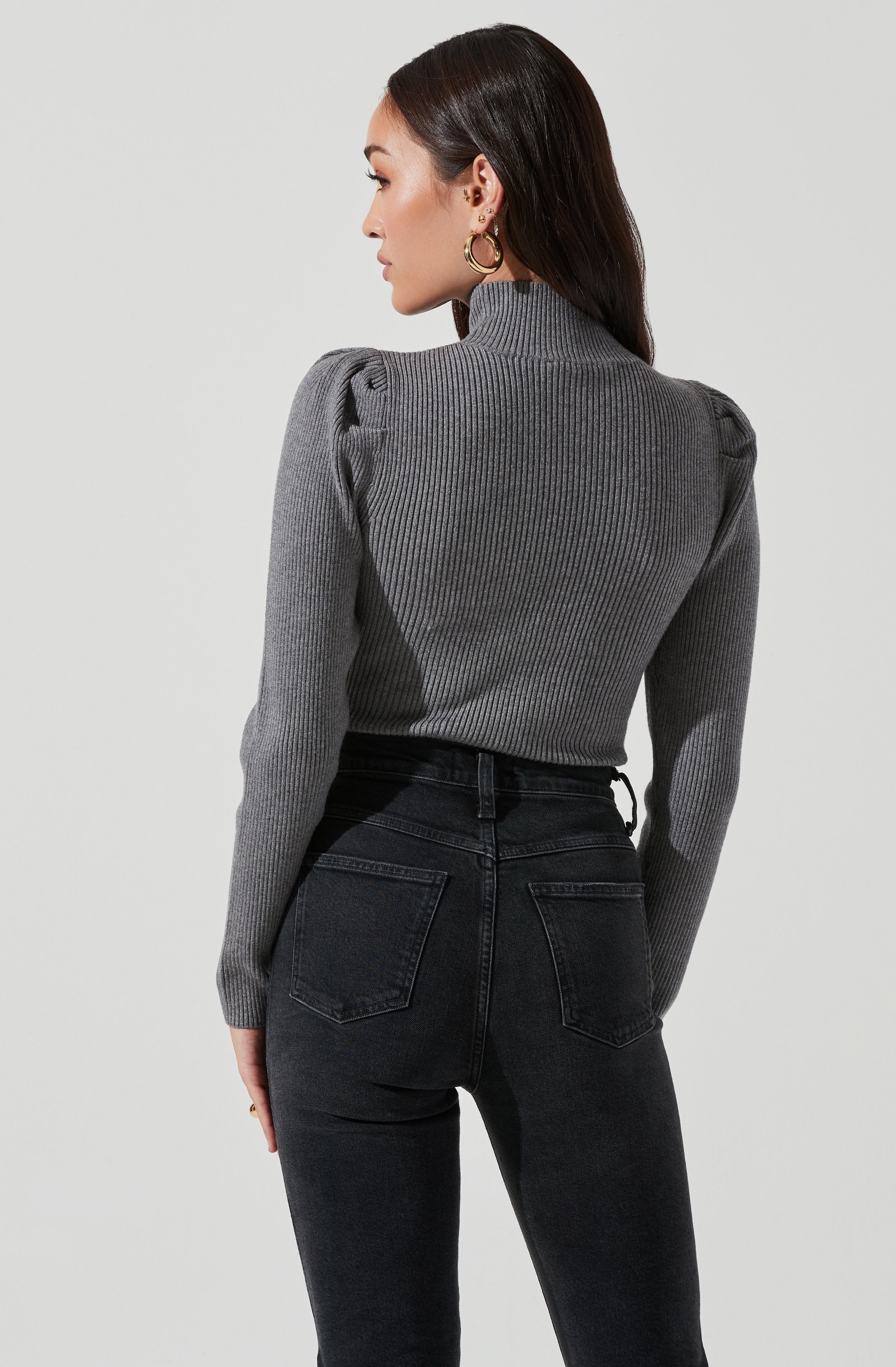 Grey Scoop Neck Sweater - This piece is uber stylish and comfortable. It features an appealing scoop neck. The textured pattern is also extremely flattering. Style it with a pair of ripped denims and running shoes for a casual look.