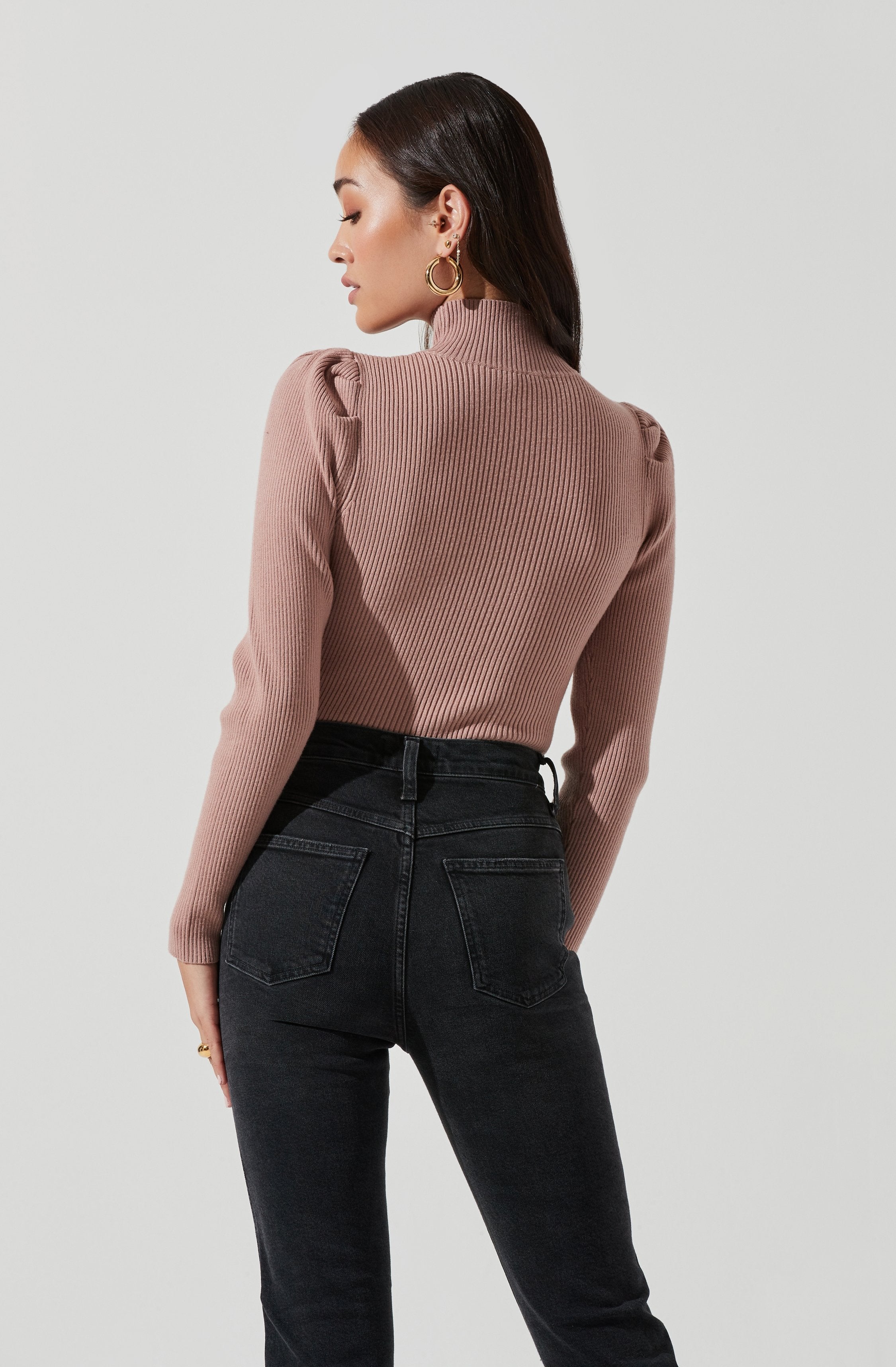 Long Sleeve Textured Sweater - This piece is an excellent casual topwear option. It lays emphasis on a scooped neckline. The textured pattern is also extremely flattering. Style it with a pair of dark denims and a hobo bag for a chic look.