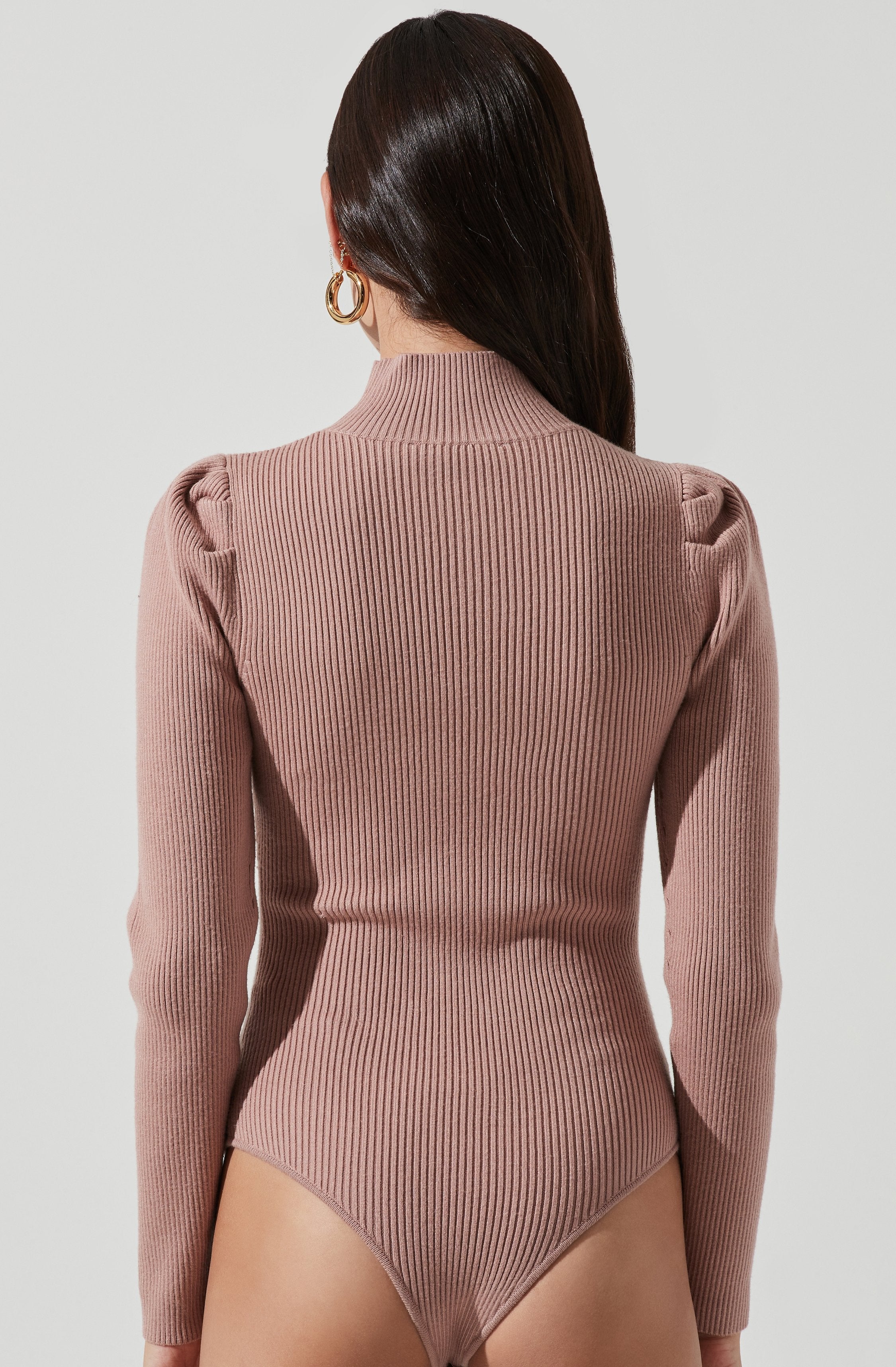 Long Sleeve Textured Sweater - This piece is an excellent casual topwear option. It lays emphasis on a scooped neckline. The textured pattern is also extremely flattering. Style it with a pair of dark denims and a hobo bag for a chic look.