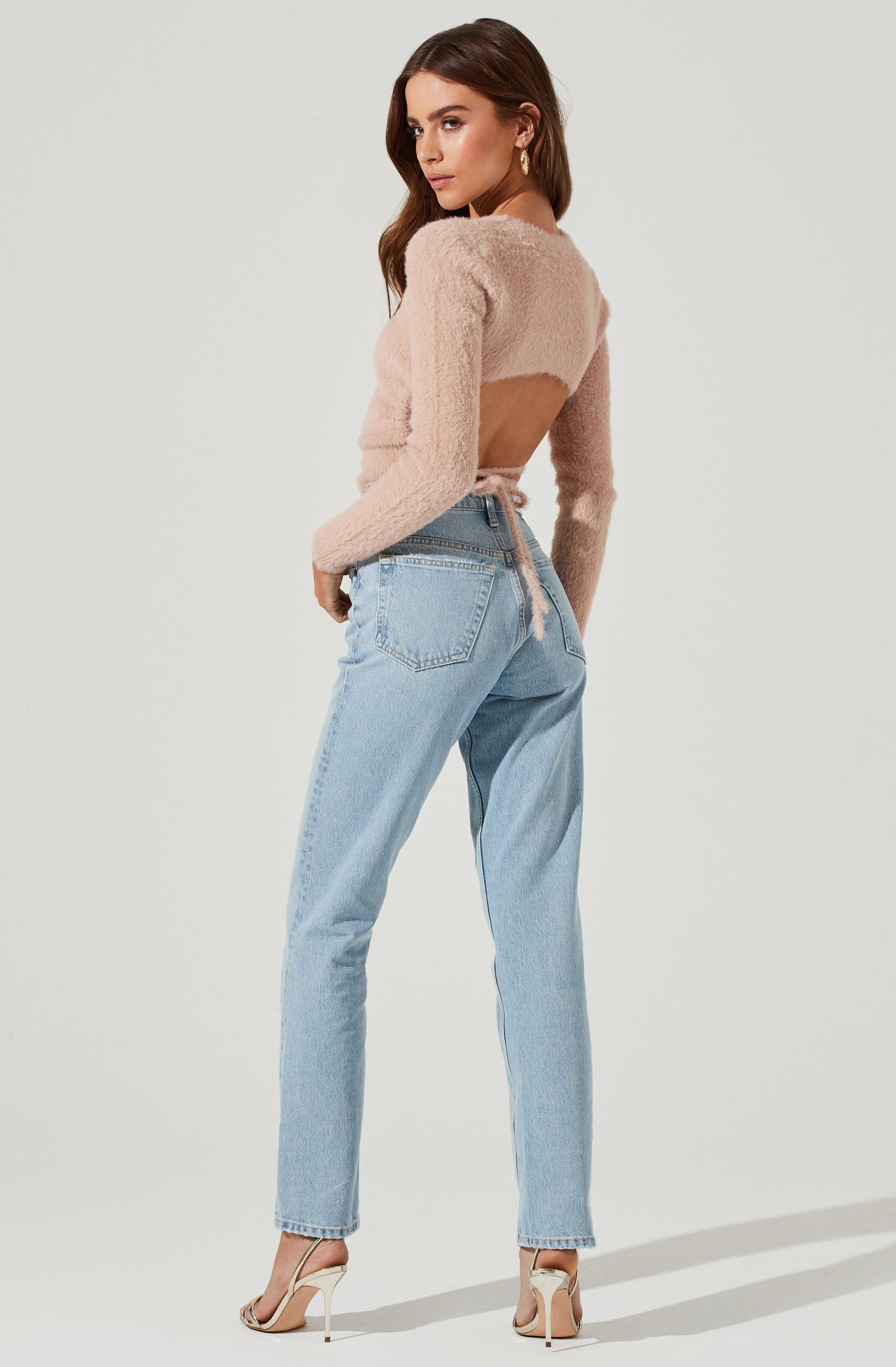 Long Sleeve Textured Sweater - This piece is an excellent casual topwear option. It lays emphasis on a simple crew neck. It also features a textured pattern that goes great with the overall look. Pull off an uber-trendy look by styling this with a pair of joggers and running shoes.