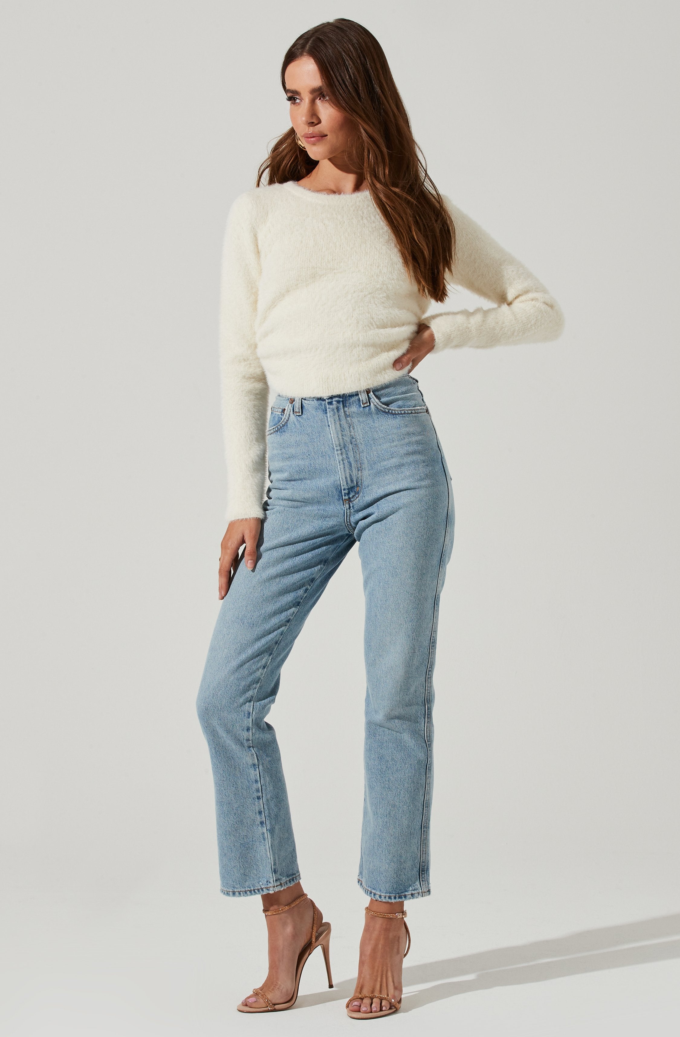 Green Crewneck Sweater - This piece is an absolute classic. It flaunts a simple crew neck. Wear it with a shirt and a pair of narrow fit jeans.