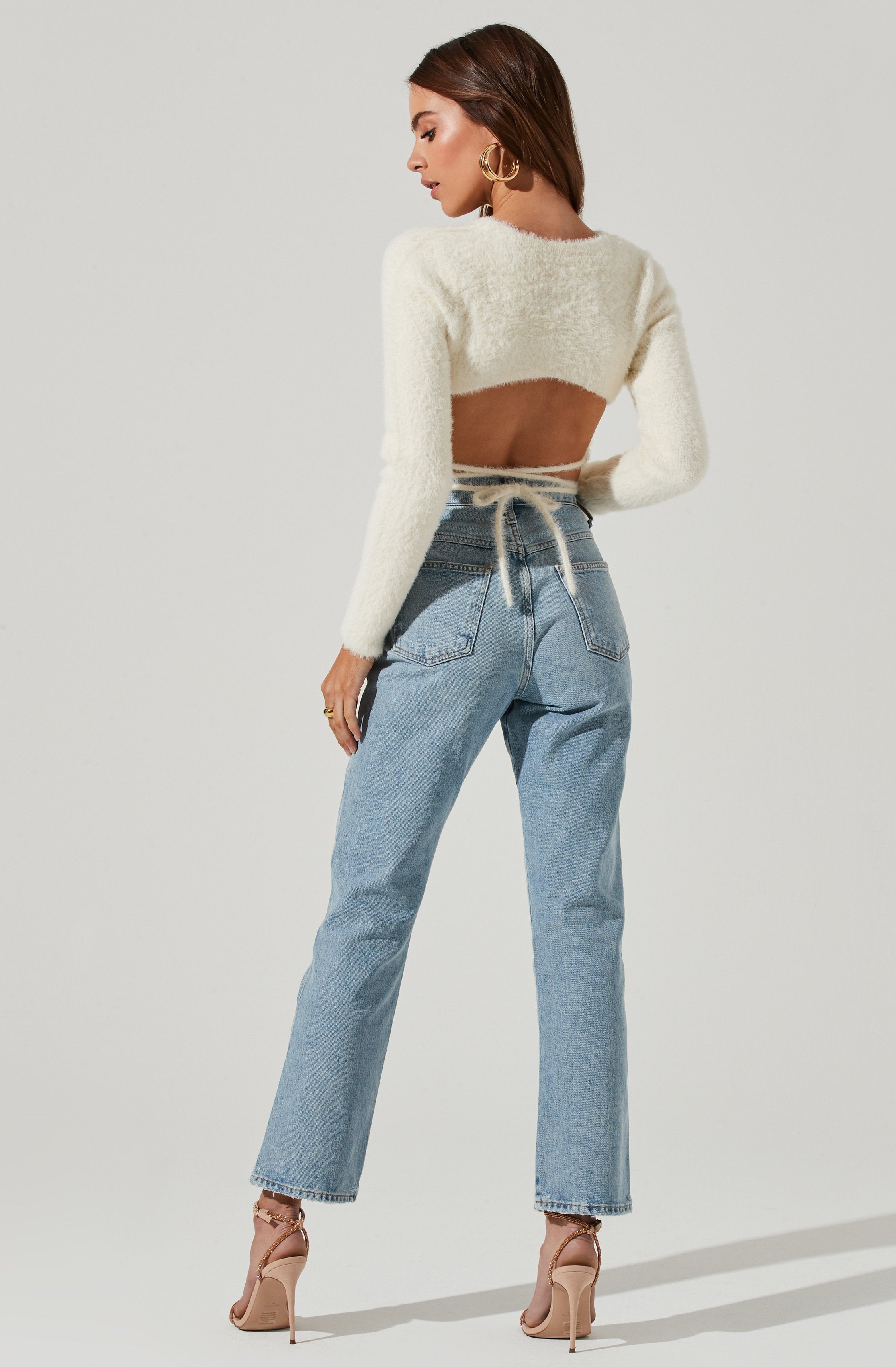 Green Crewneck Sweater - This piece is an absolute classic. It flaunts a simple crew neck. Wear it with a shirt and a pair of narrow fit jeans.