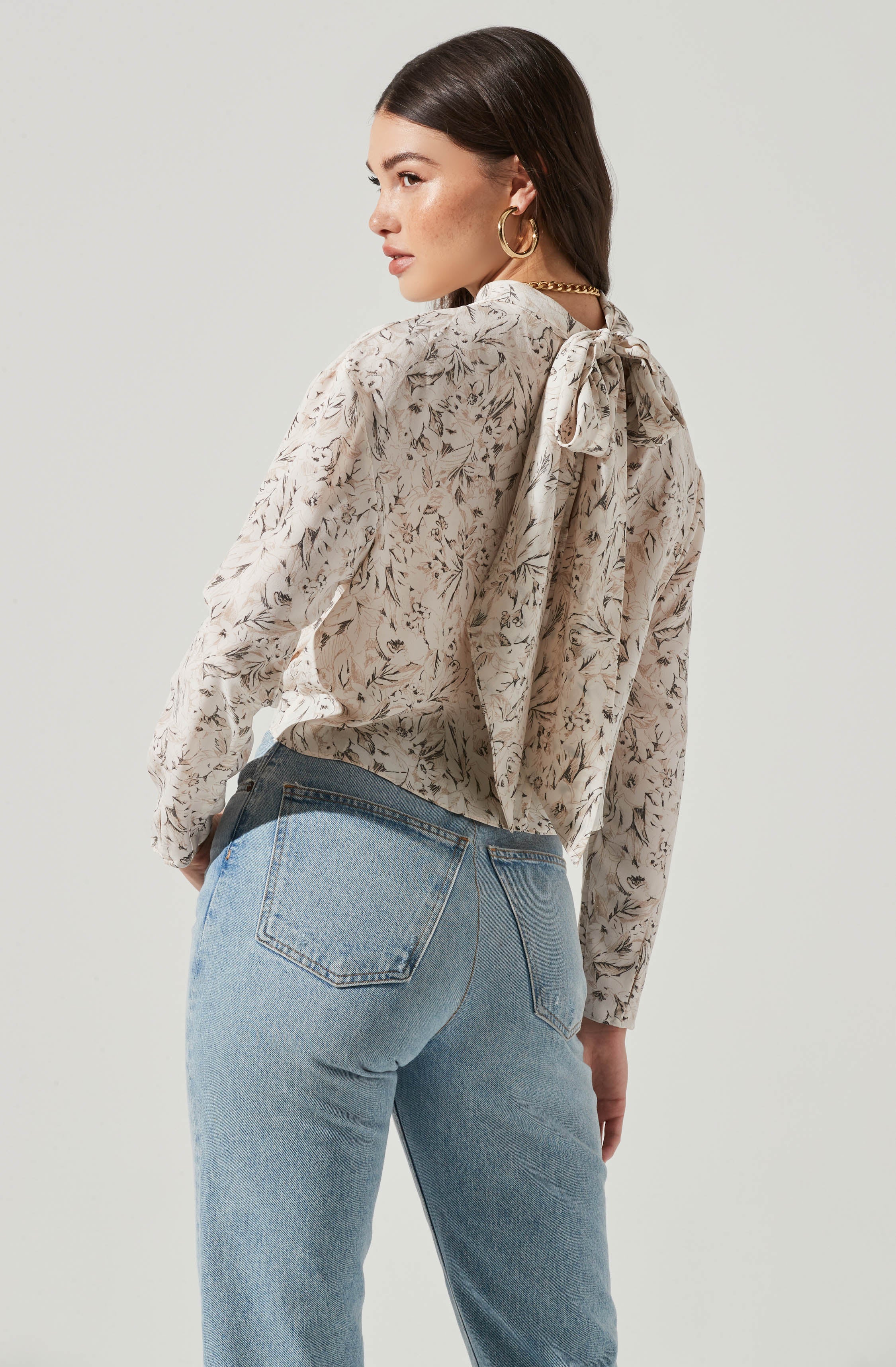 Black Highneck Blouse - This blouse effortlessly takes you from day to night, without compromising on style. It comes with a slender highneck. Pairing a palazzo with this one will give a cool and comfy look.