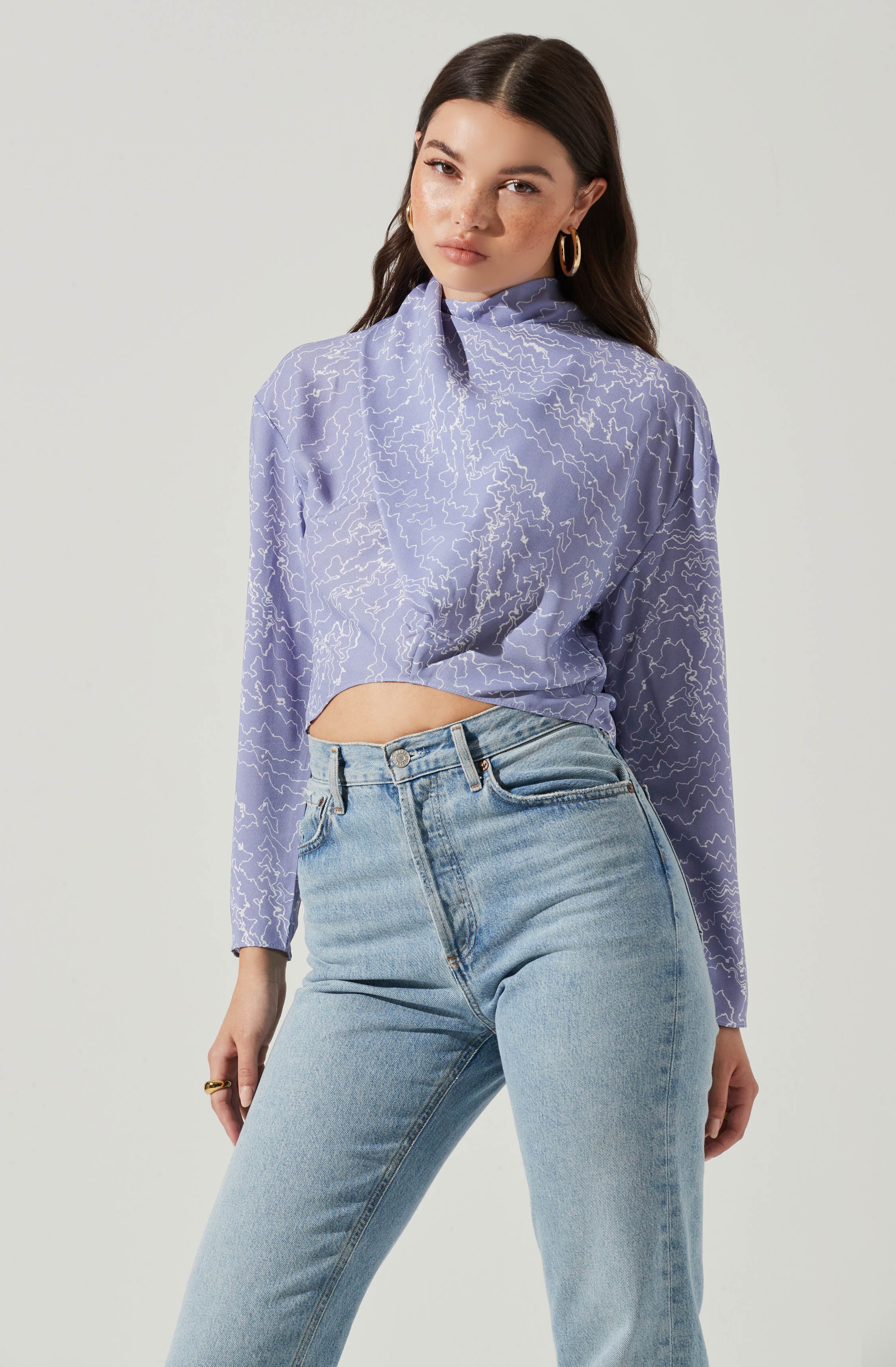 Solid T-Shirt - This piece perfectly fuses sophisticated aesthetics with contemporary details. It lays emphasis on a slender highneck. Opt for a stylish daytime look, pairing this tee with skinny jeans and pumps.