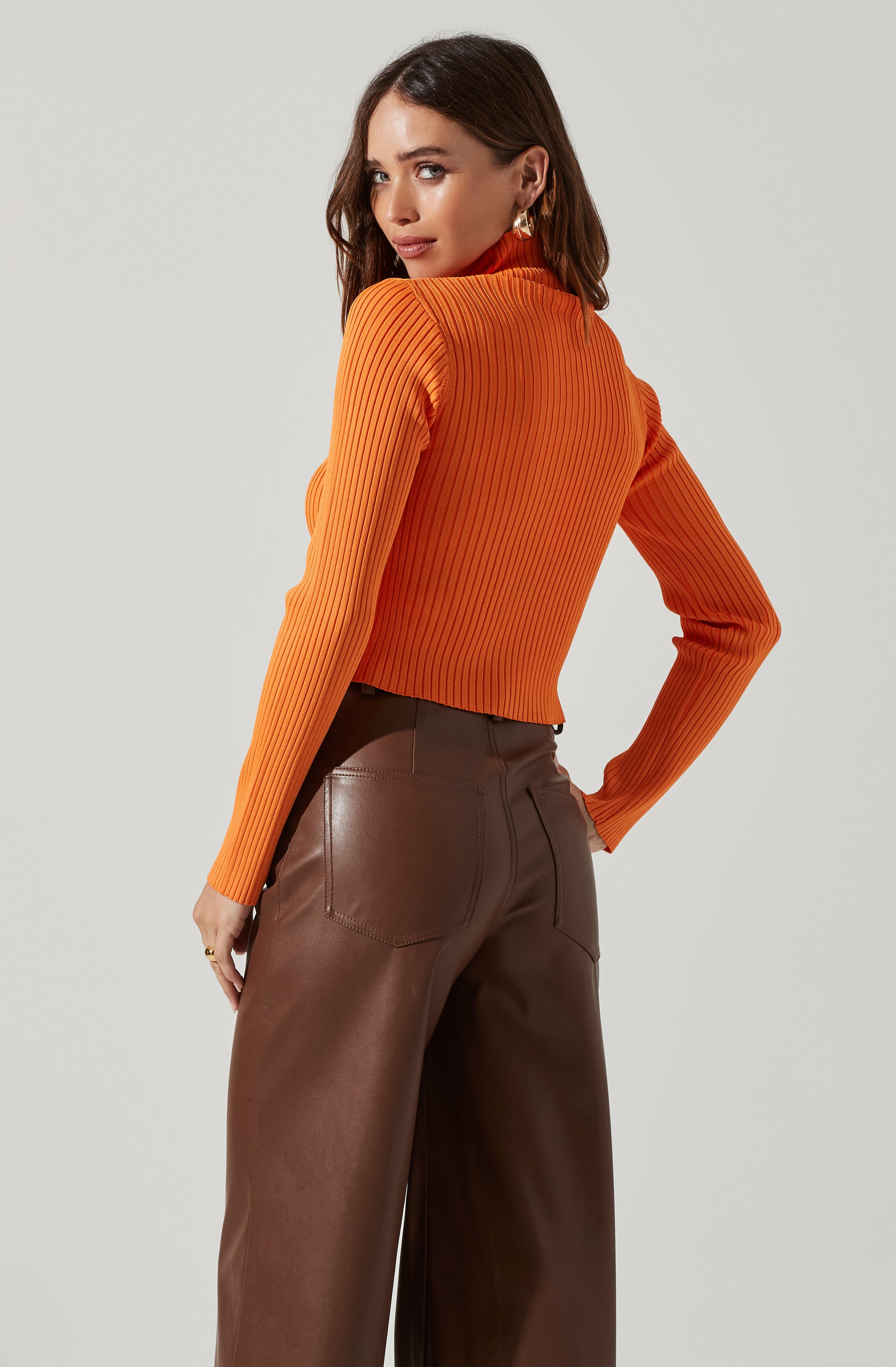 Crewneck Knit Top - This is a versatile piece that looks good all day long. It lays emphasis on a neat crew neck.