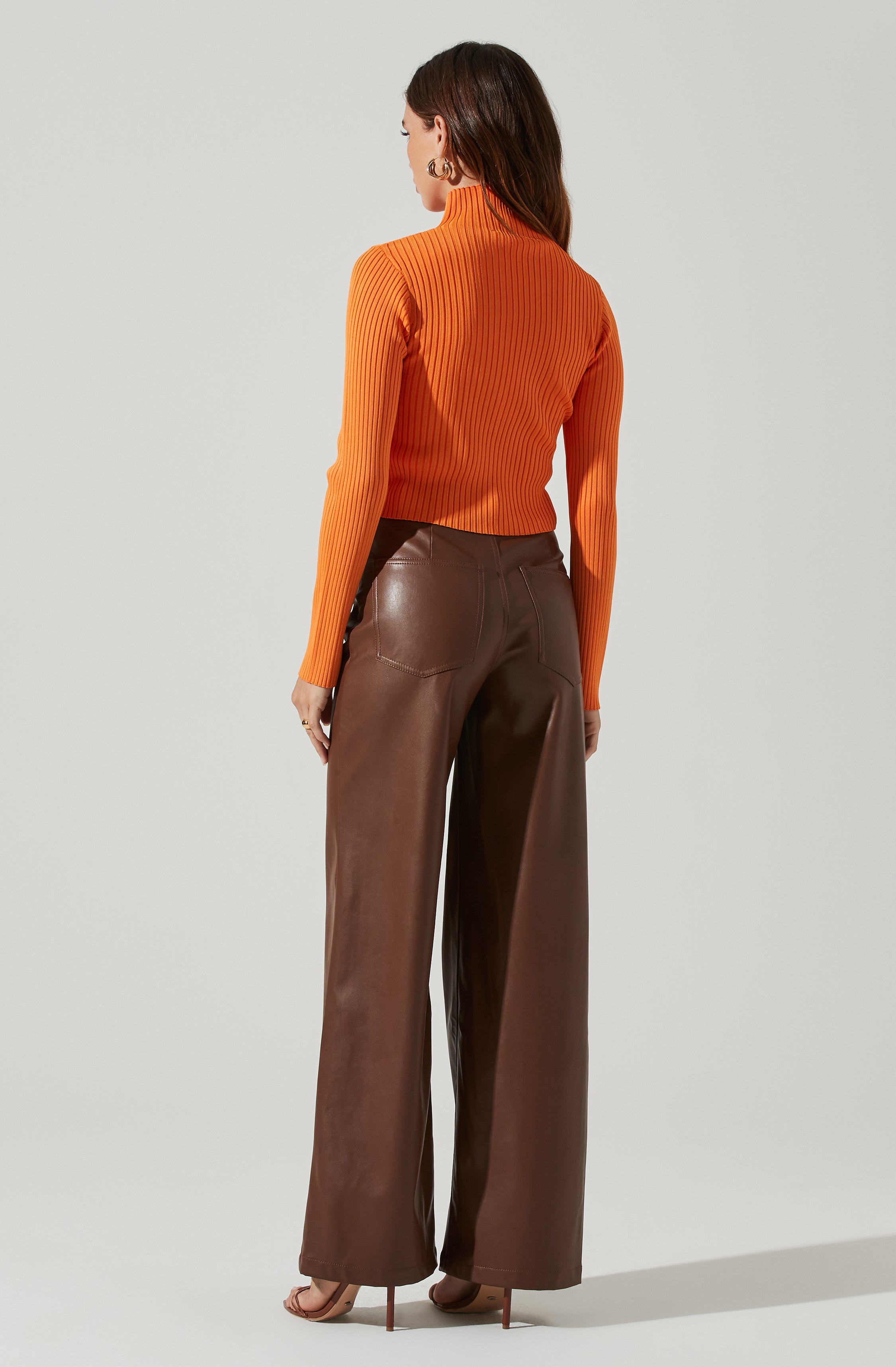 Crewneck Knit Top - This is a versatile piece that looks good all day long. It lays emphasis on a neat crew neck.